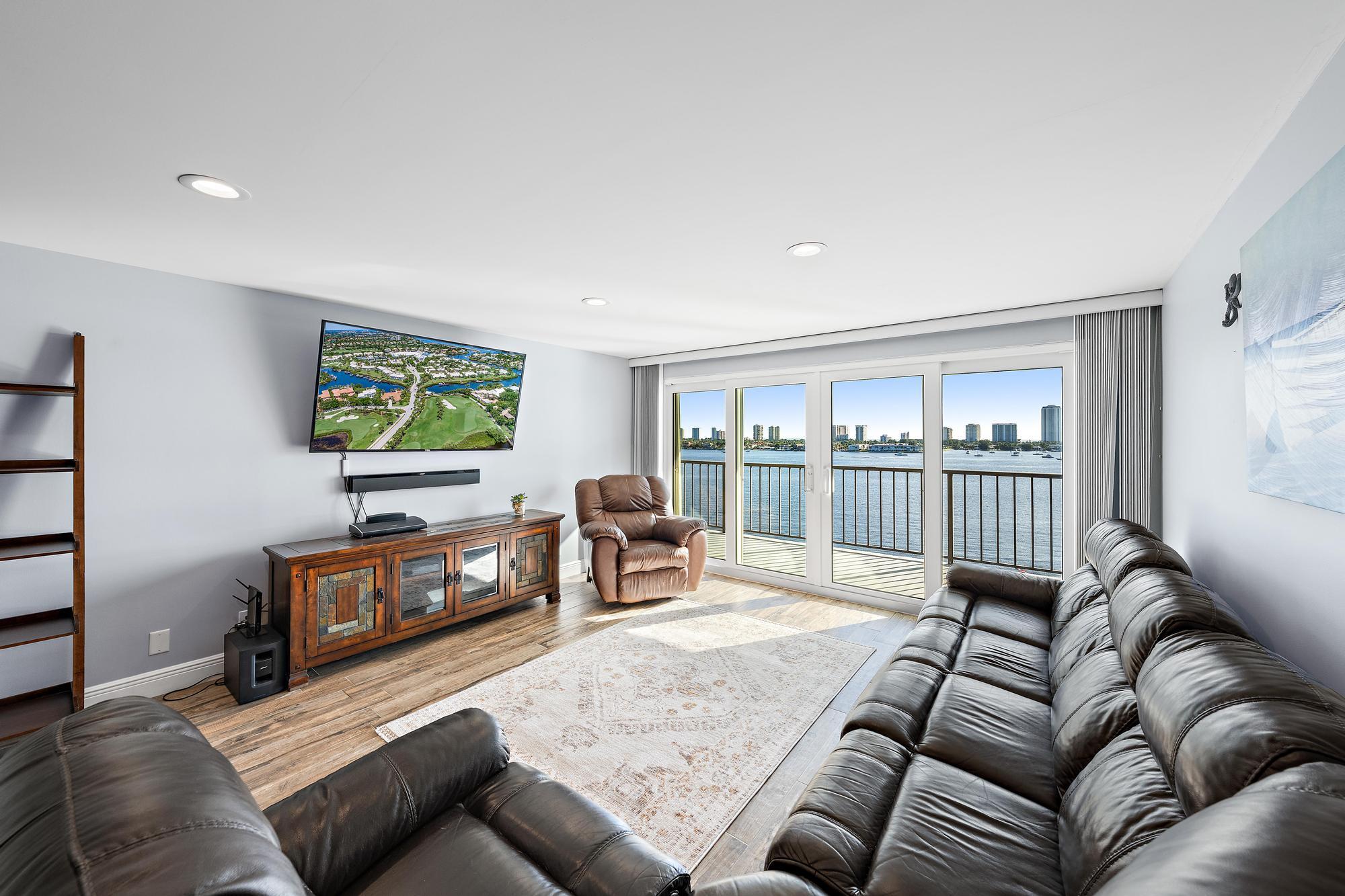3040 Lake Shore Drive 903 Property Photo 5