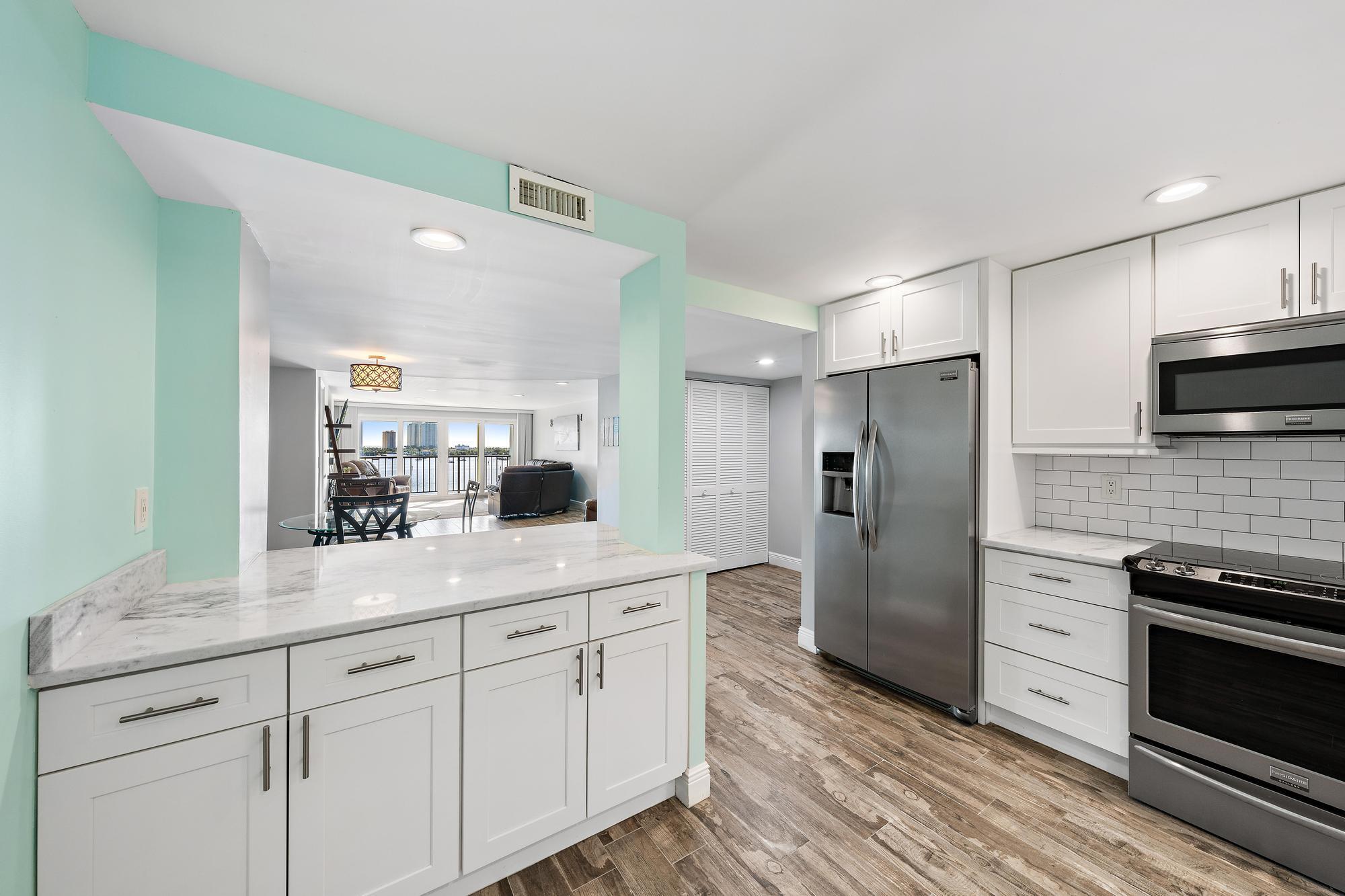 3040 Lake Shore Drive 903 Property Photo 12