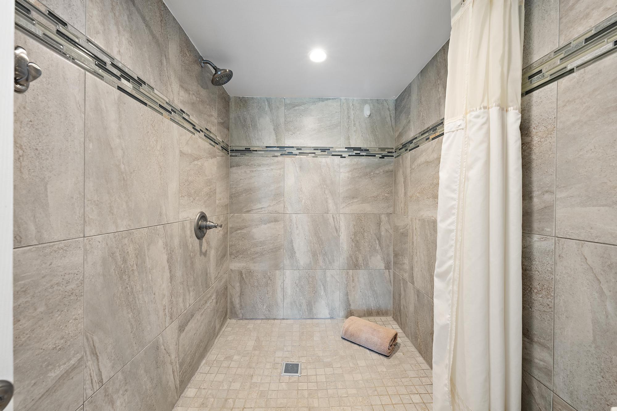 3040 Lake Shore Drive 903 Property Photo 17