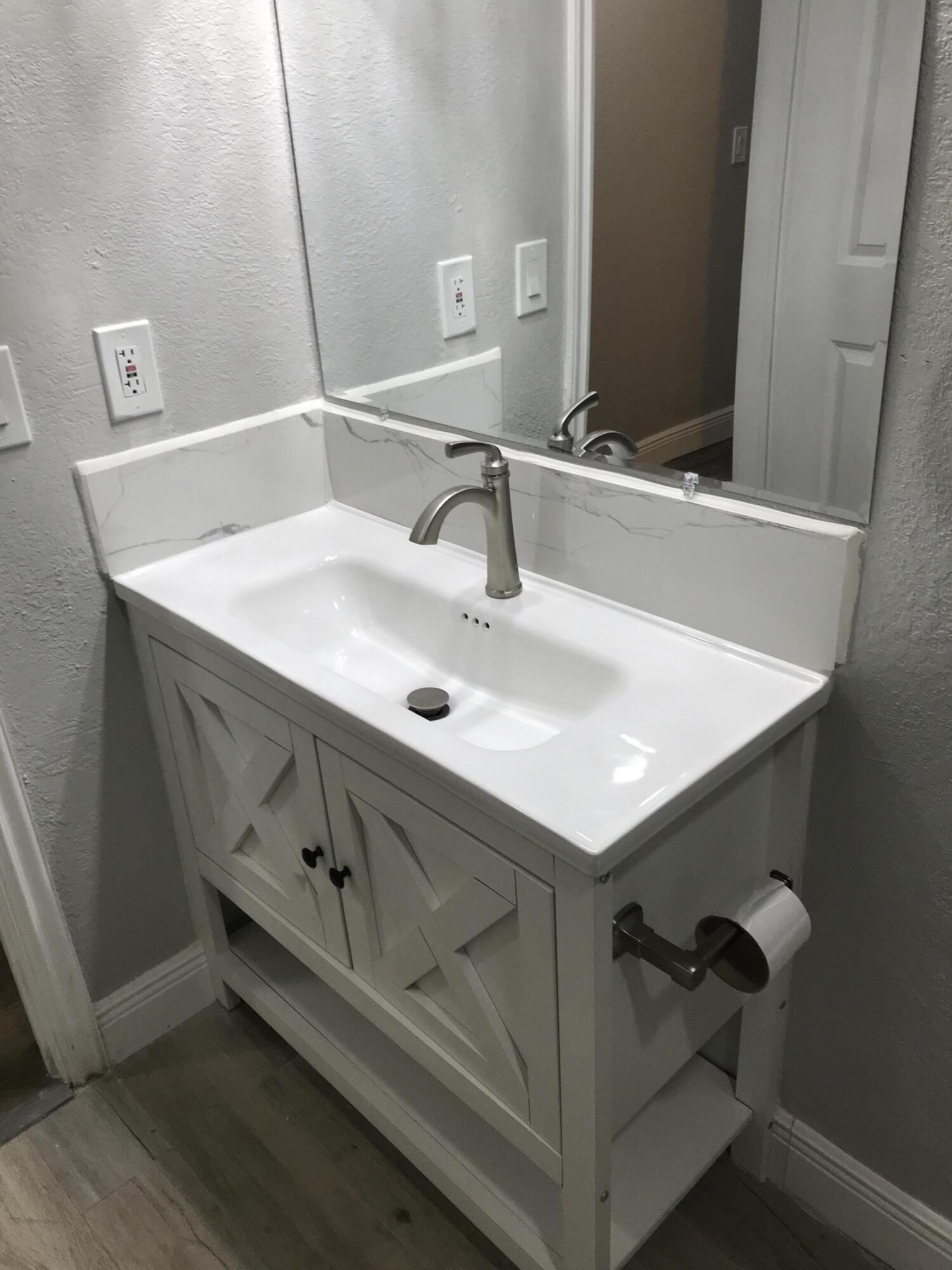 1200 W 33rd Street E Property Photo 9