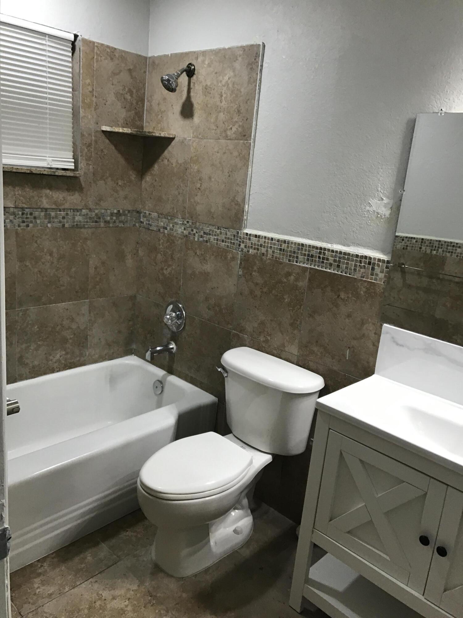1200 W 33rd Street E Property Photo 13
