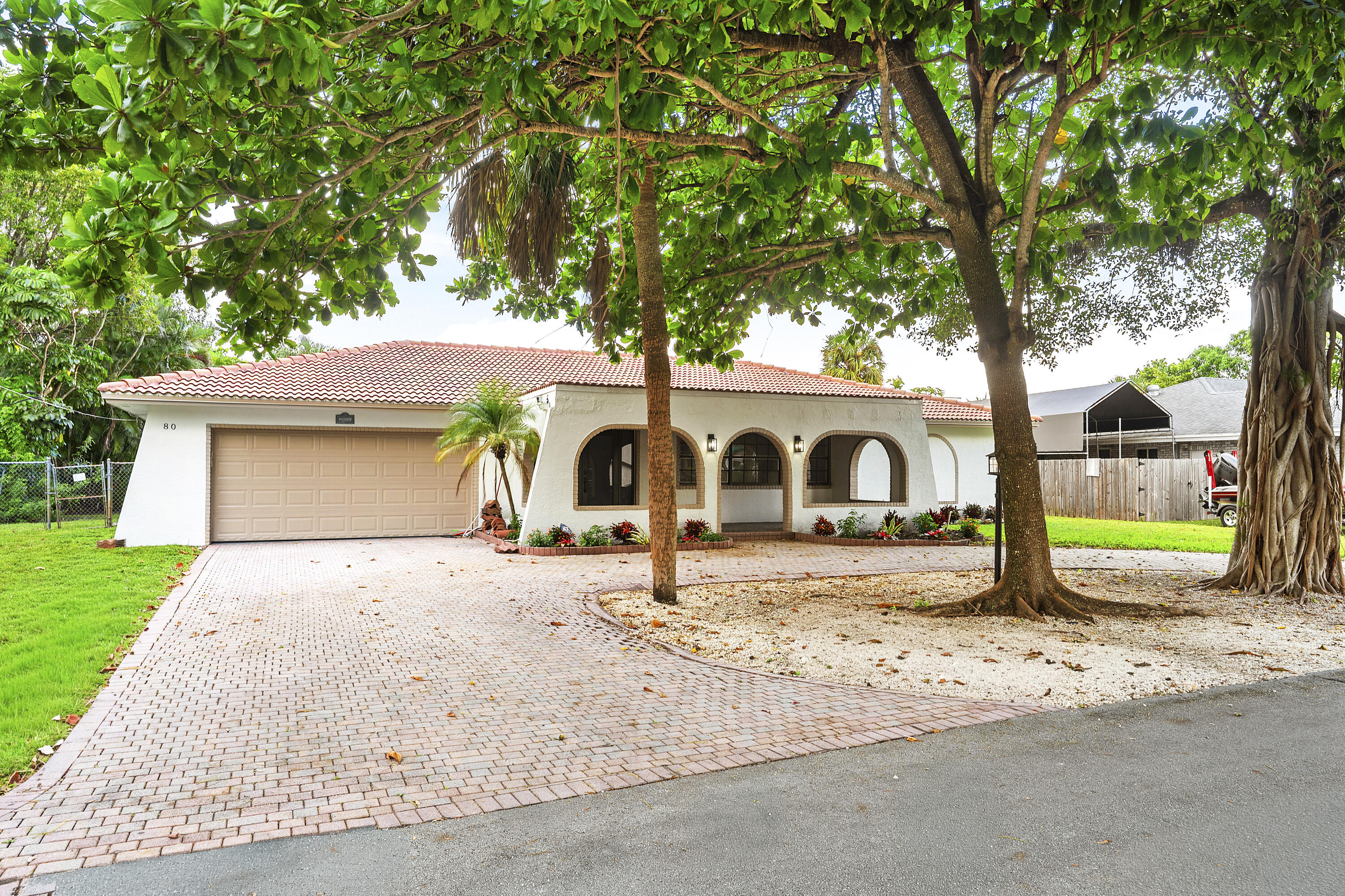 80 W Palm Drive Property Photo 1