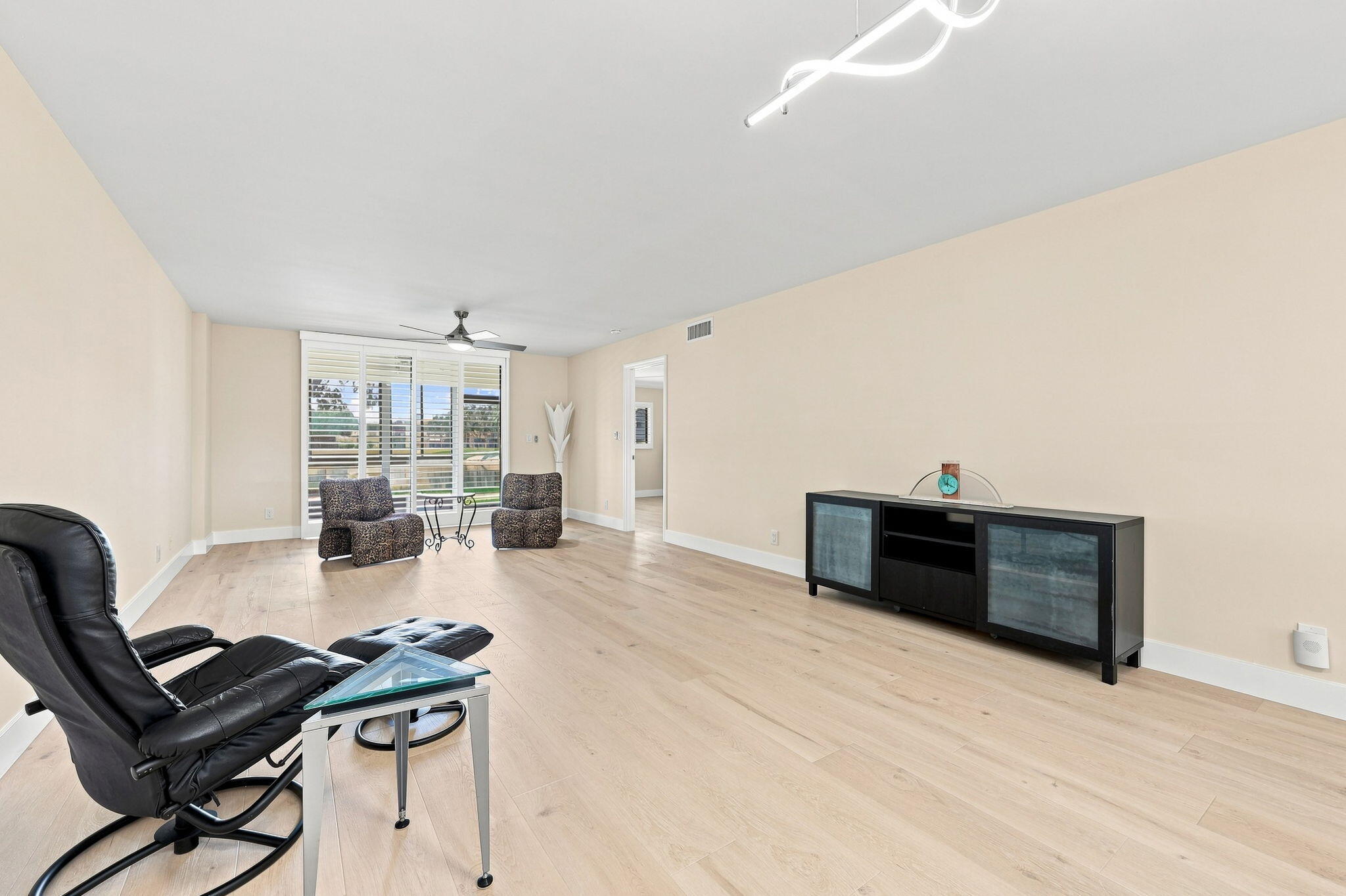 15456 Pembridge Drive 111 Property Photo 3