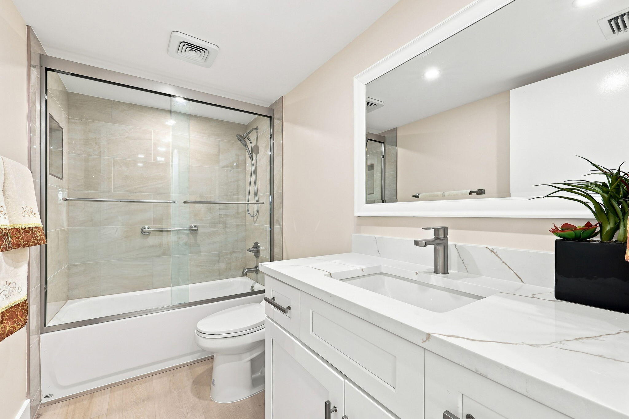 15456 Pembridge Drive 111 Property Photo 16