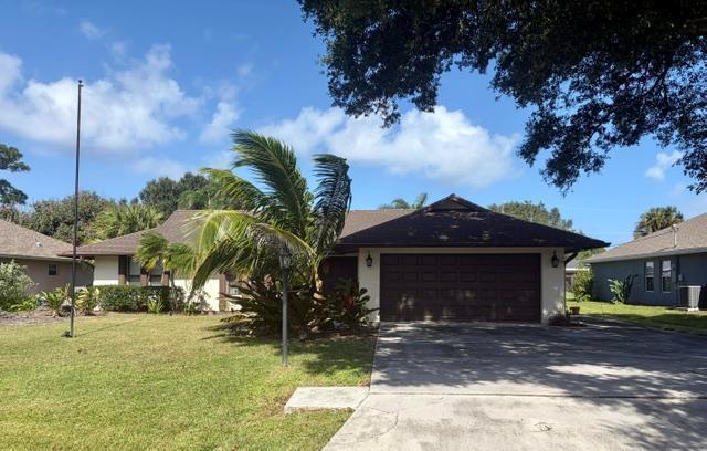 2429 Se Betty Road Property Photo 1