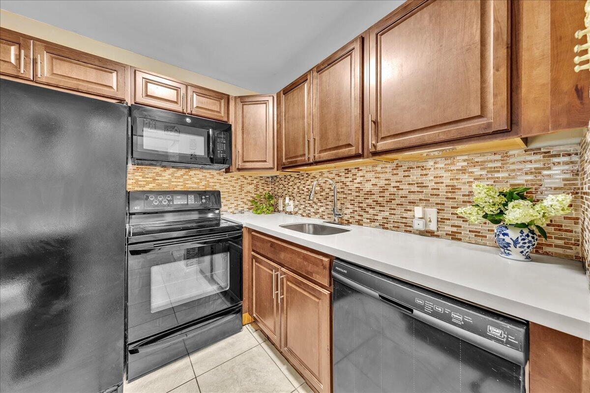 129 Suffolk F Property Photo 1