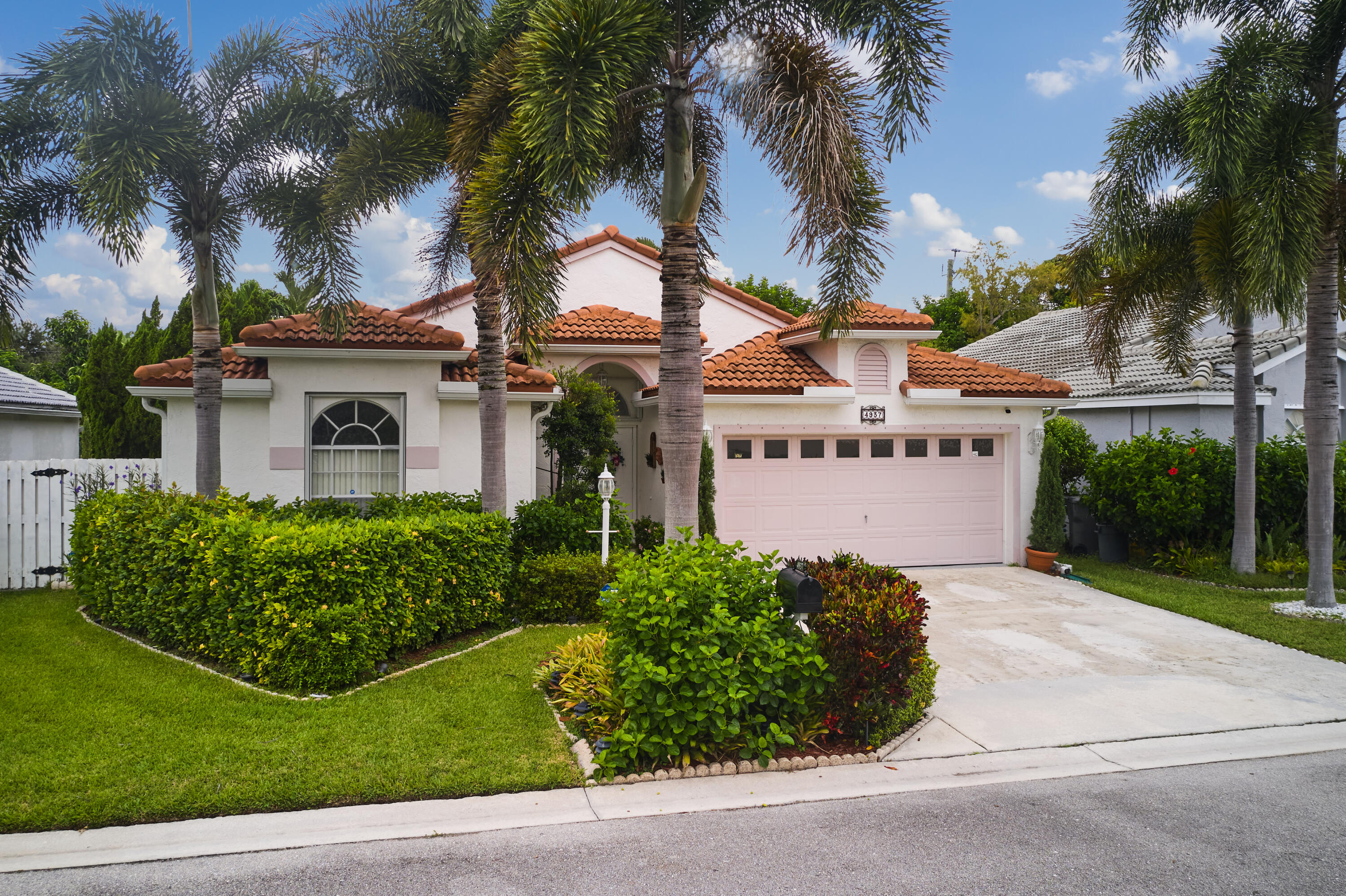 4937 Broadstone Circle Property Photo 1