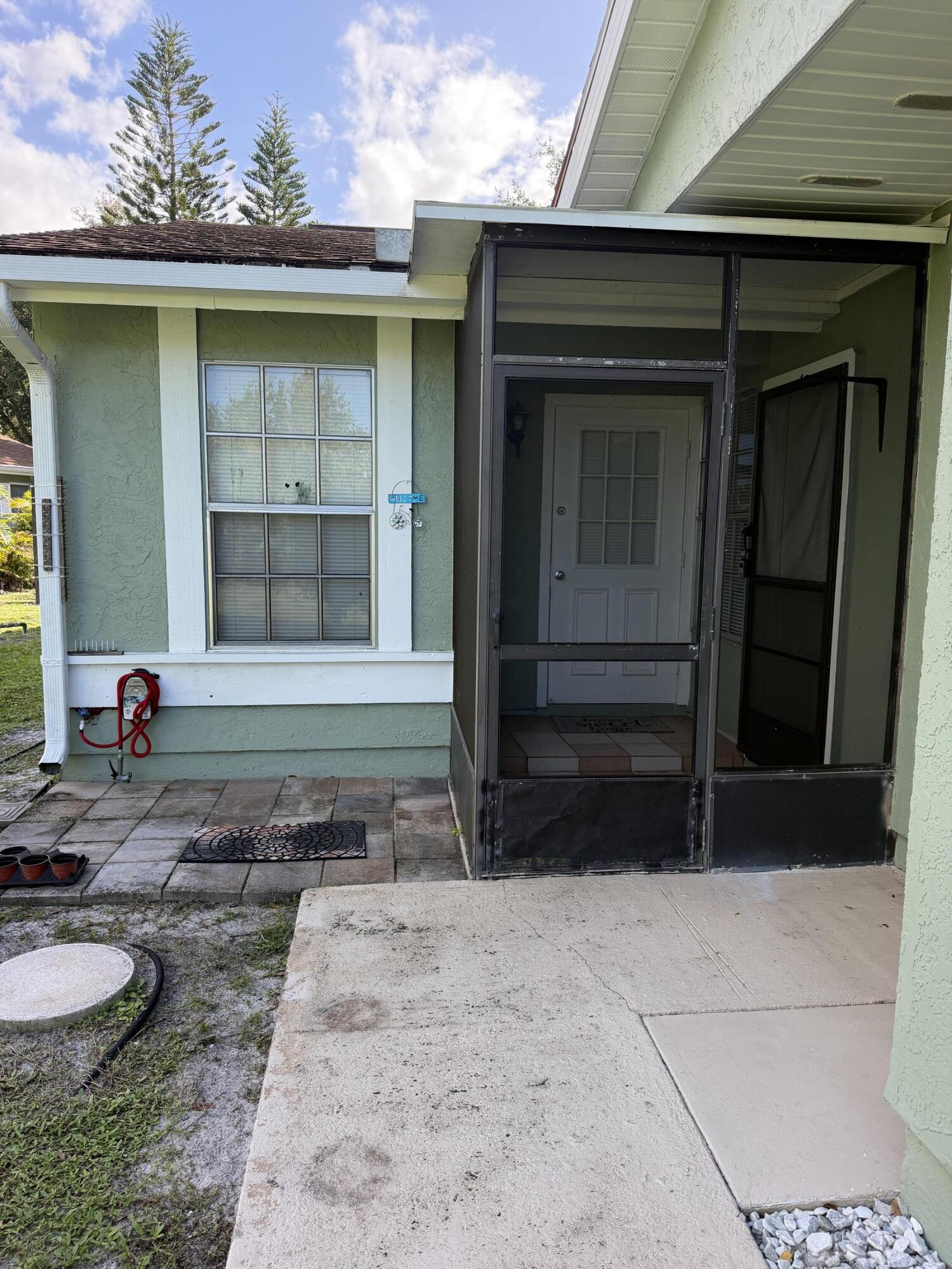 1601 SE GAINSWOOD Court Property Photo 1