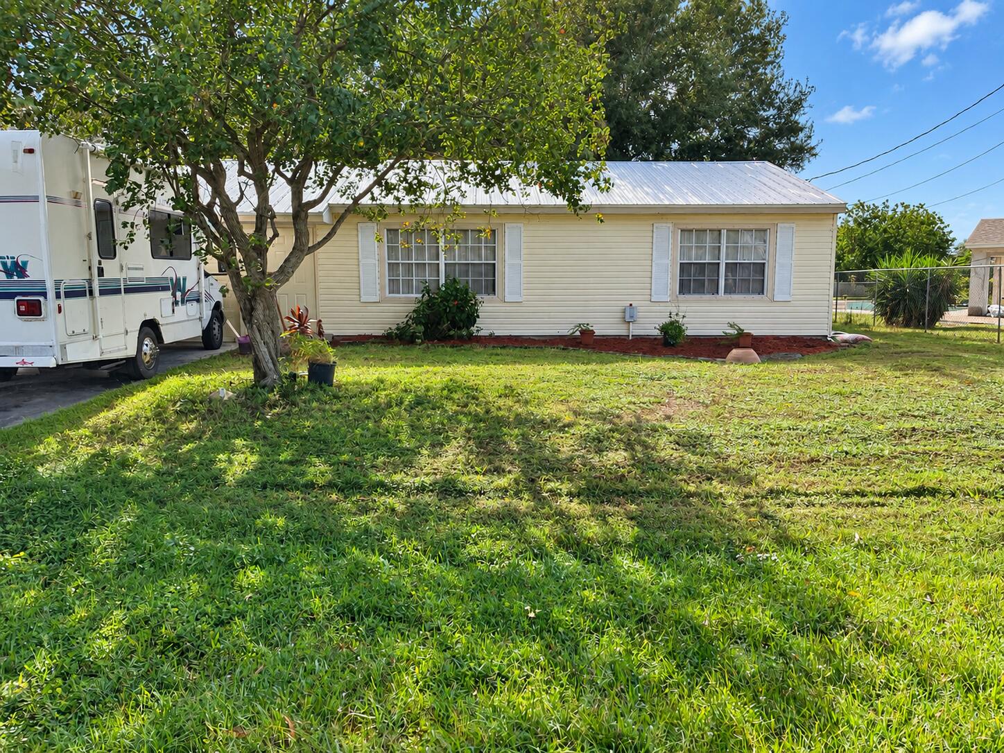 2210 Se Friendship Street Property Photo 1
