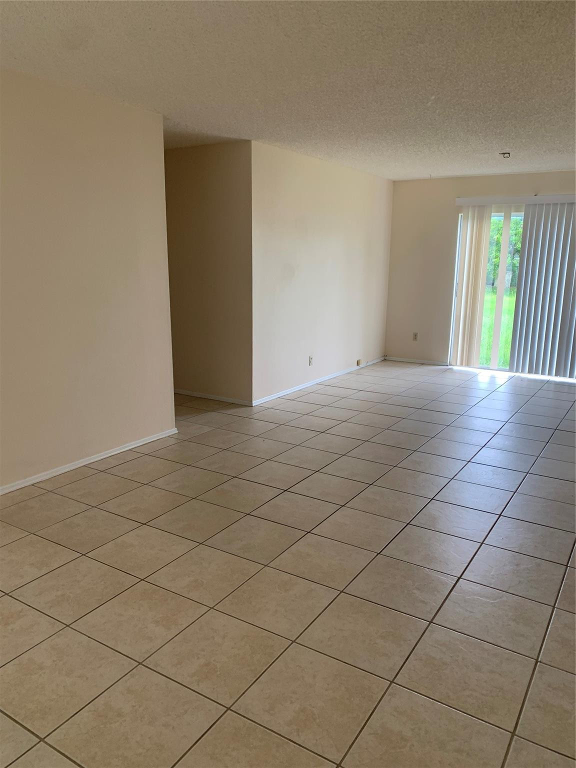 1742 Se North Buttonwood Drive Property Photo 3