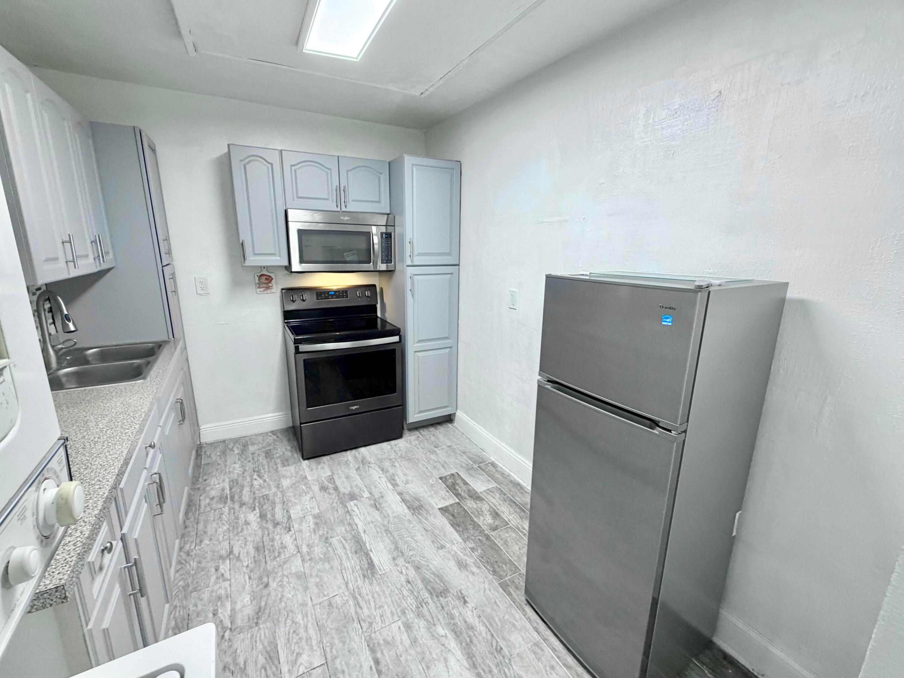 4364 Nw 9th Avenue 16-1d Property Photo 5