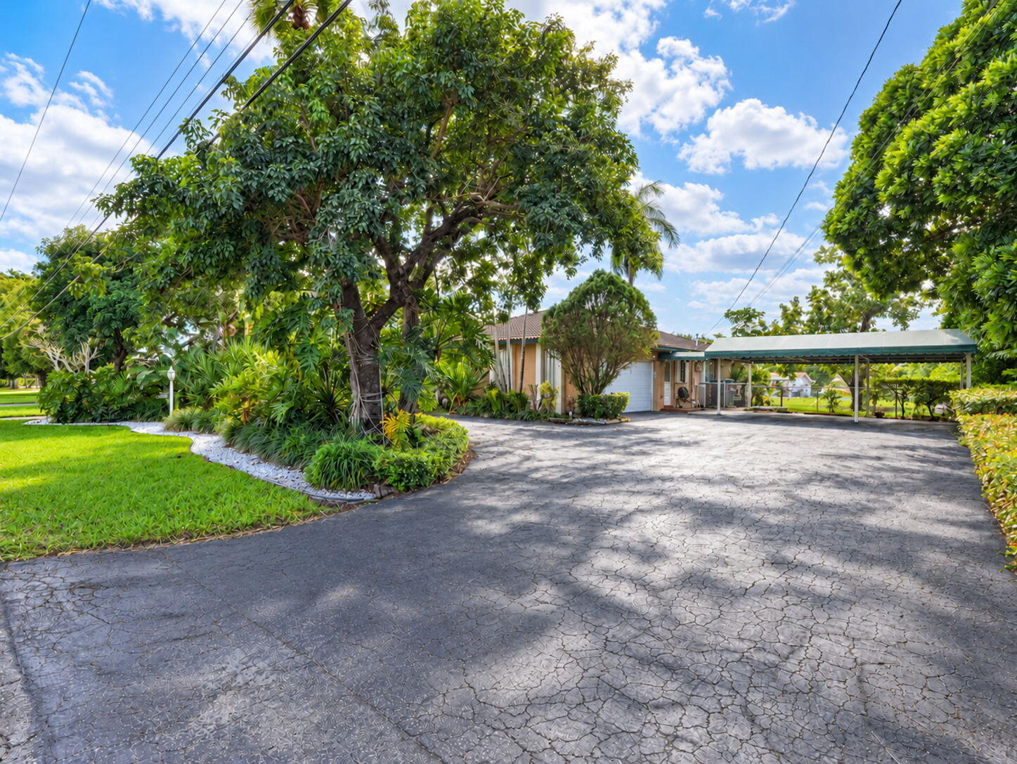 937 W Tropical Way Property Photo 1