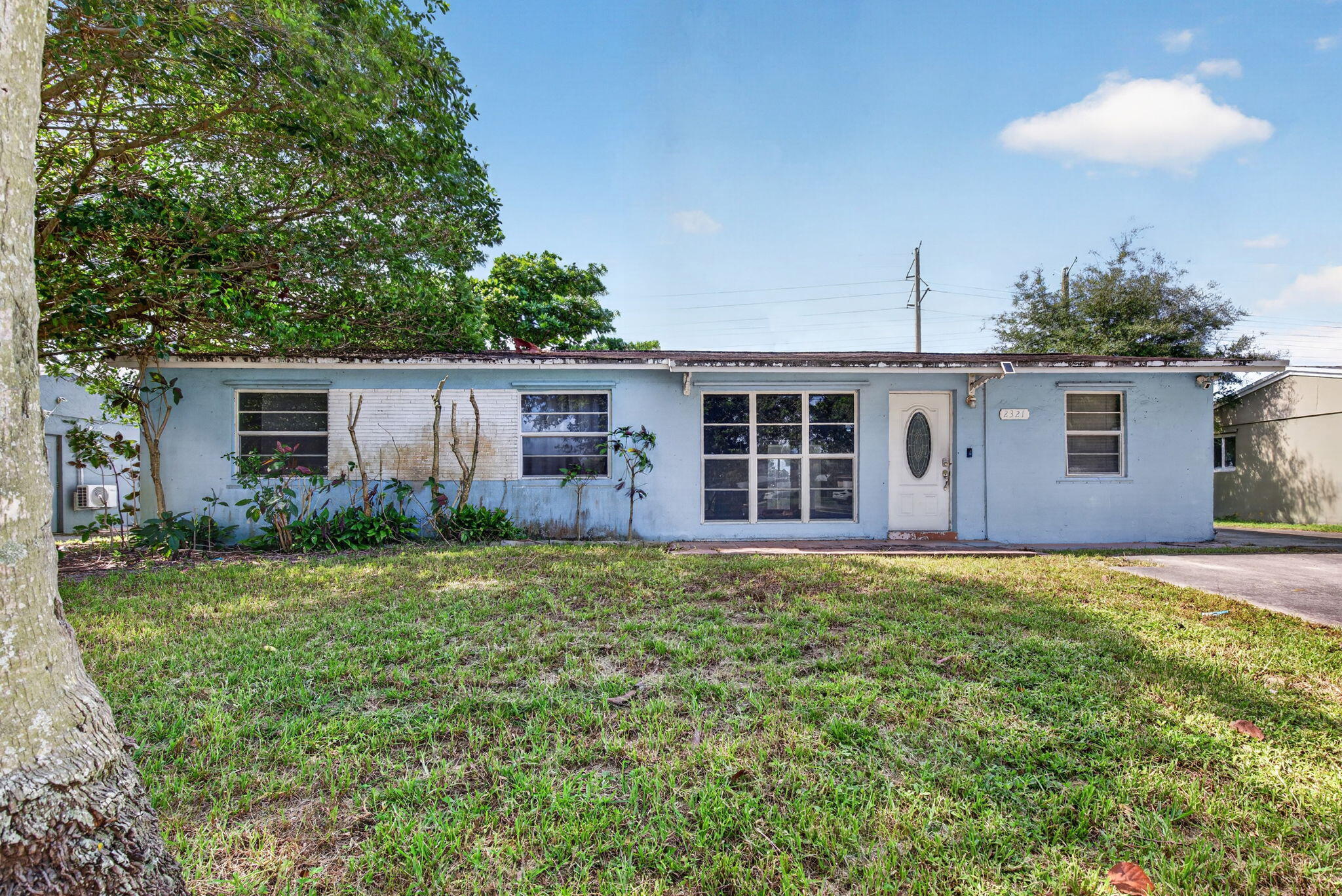 2321 Sw 50th Avenue Property Photo 1