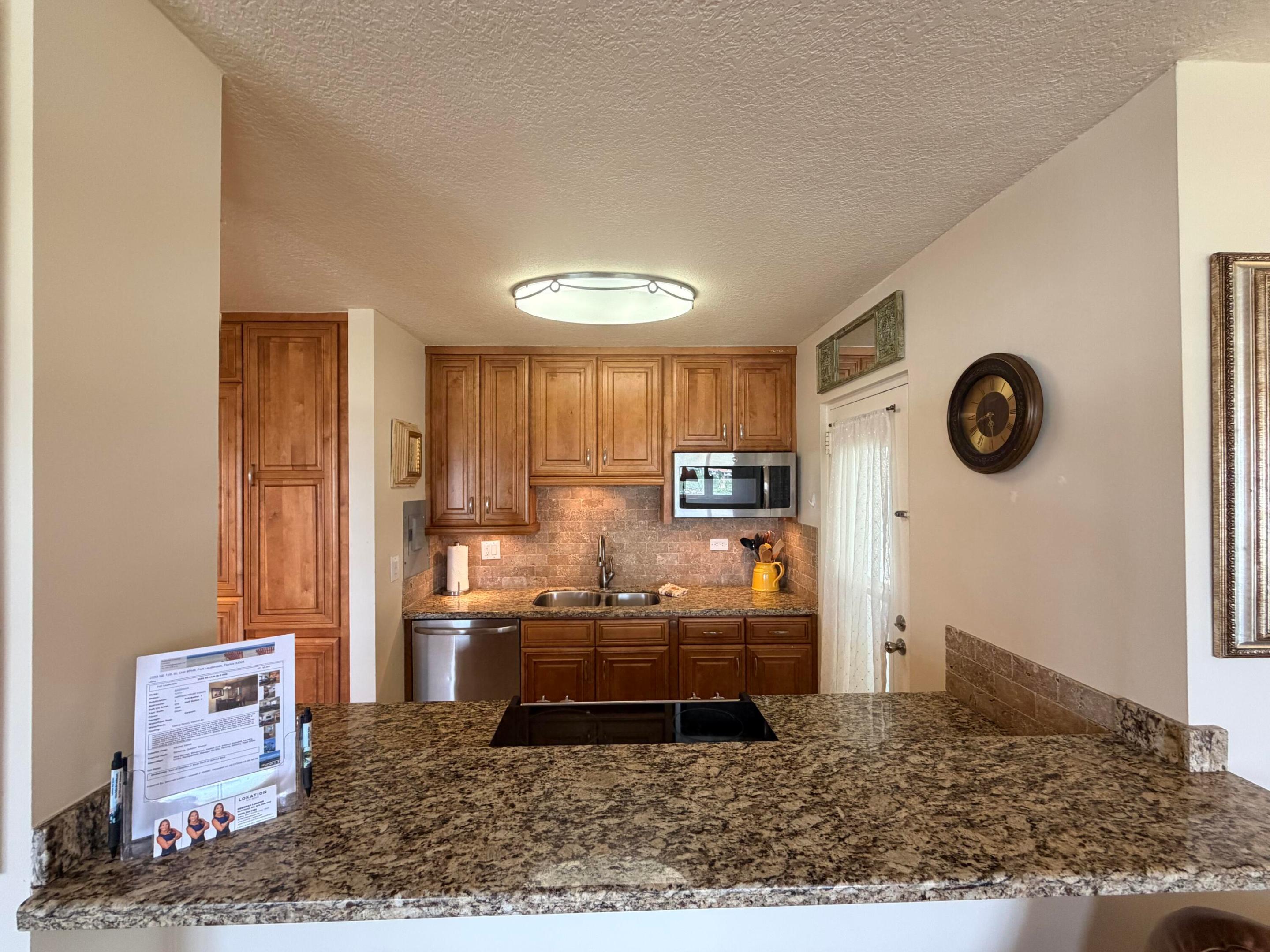 2555 Ne 11th Street Ph9 Property Photo 5