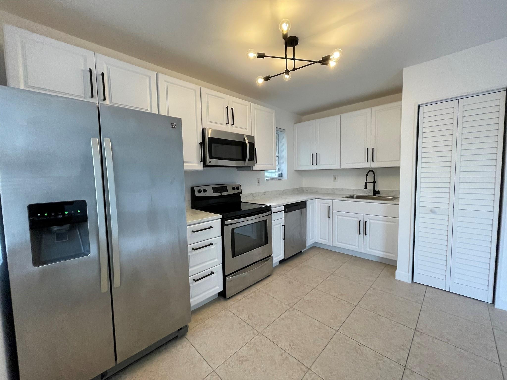 4071 N Dixie Highway 20 Property Photo 2