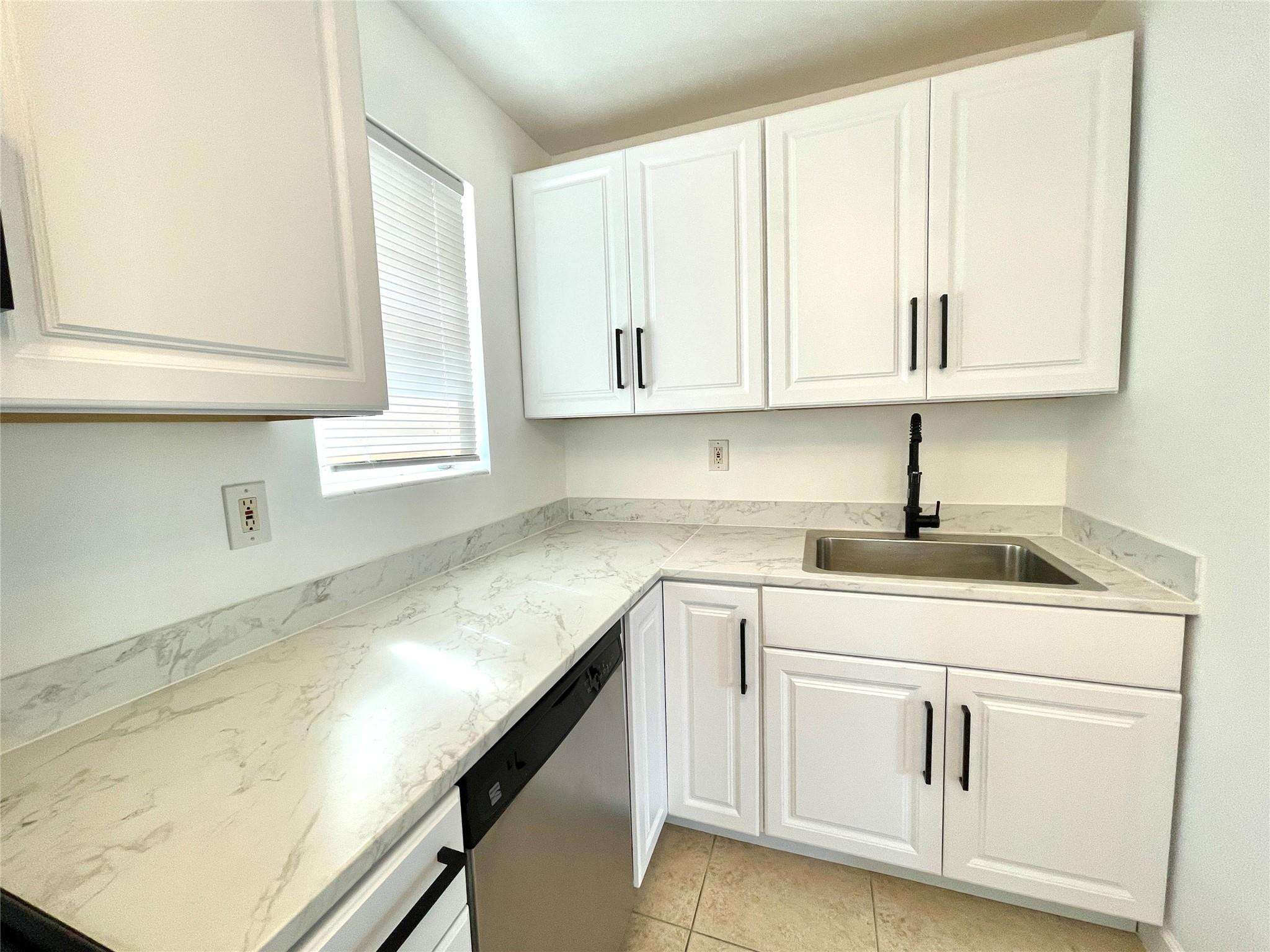 4071 N Dixie Highway 20 Property Photo 3