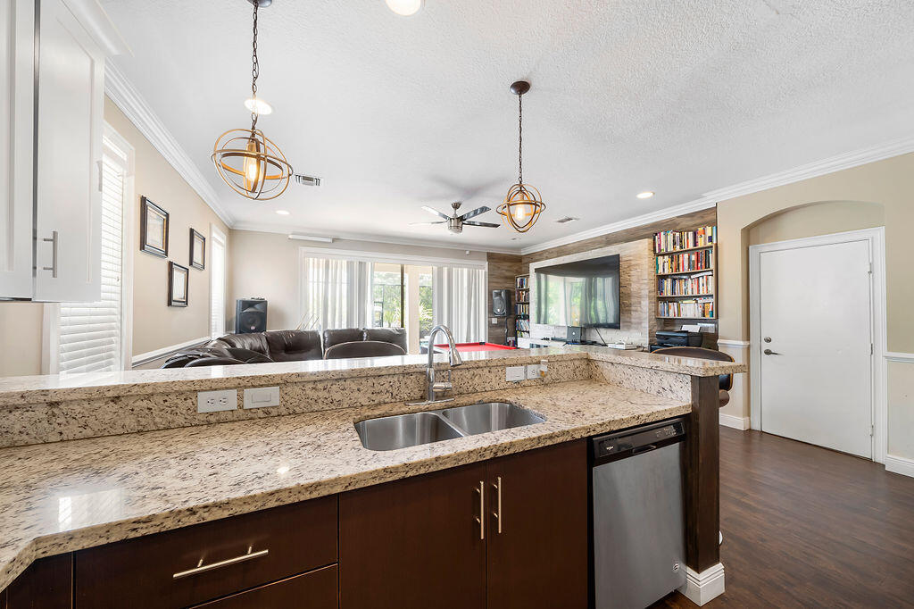 156 Catania Way Property Photo 3