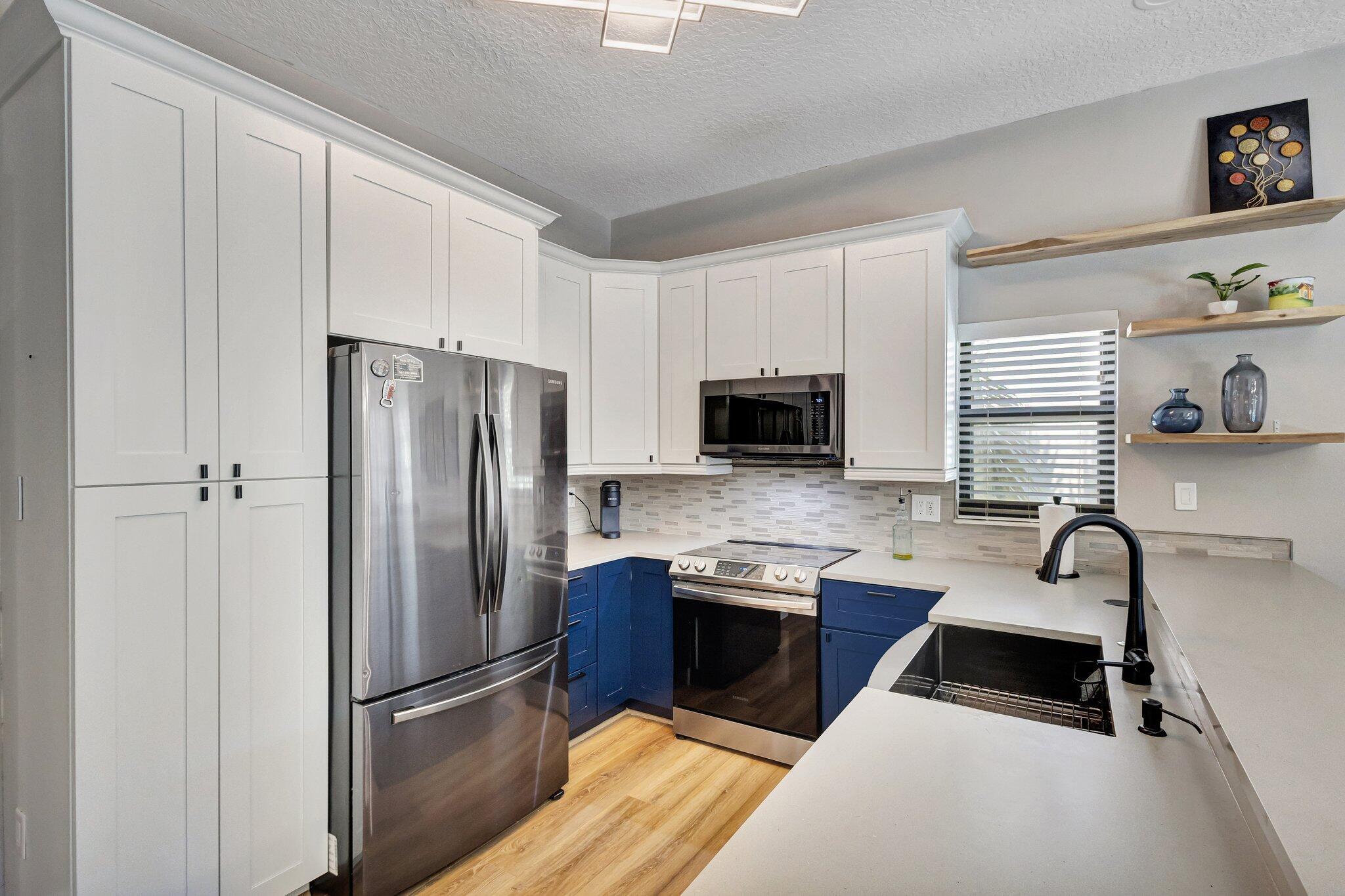 13005 Meadowbreeze Drive Property Photo 3