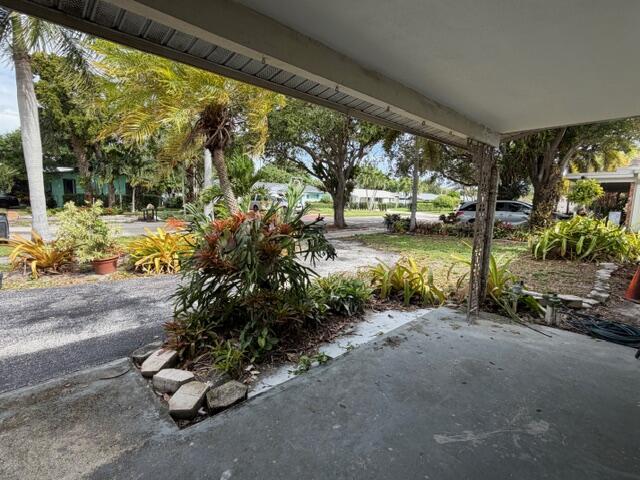 216 Se 10th Court Property Photo 9