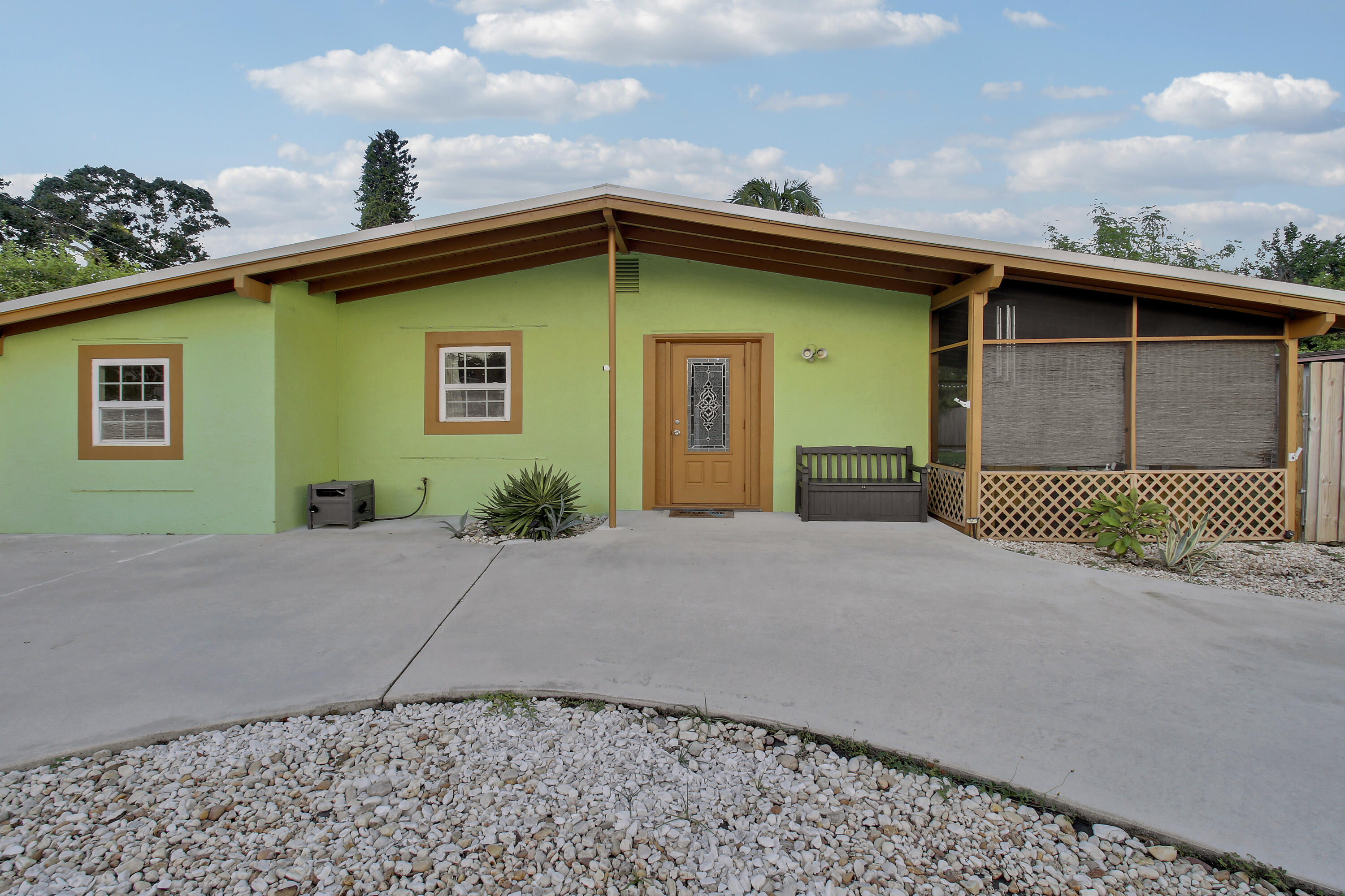 1225 Mohawk Street Property Photo 1