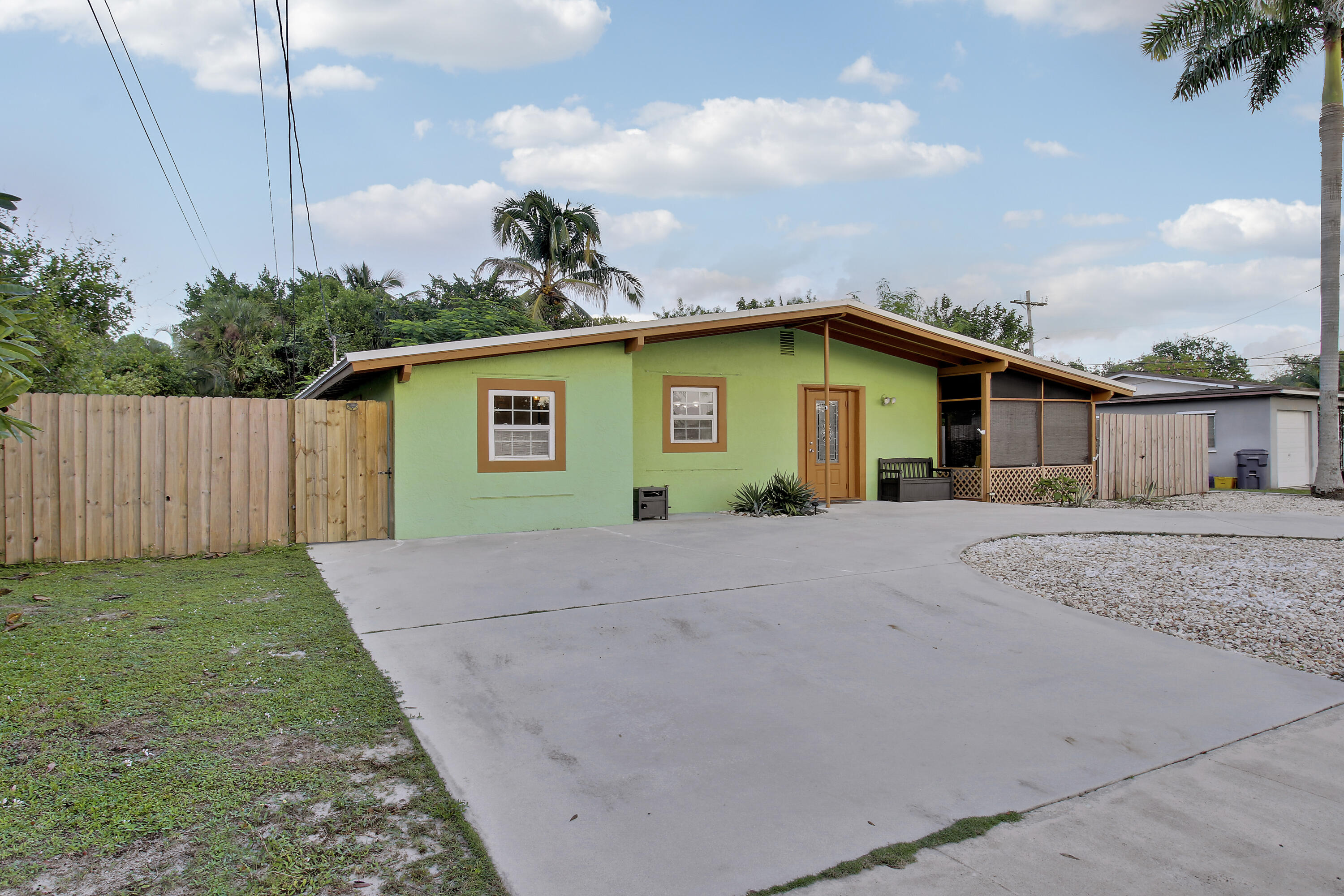 1225 Mohawk Street Property Photo 4