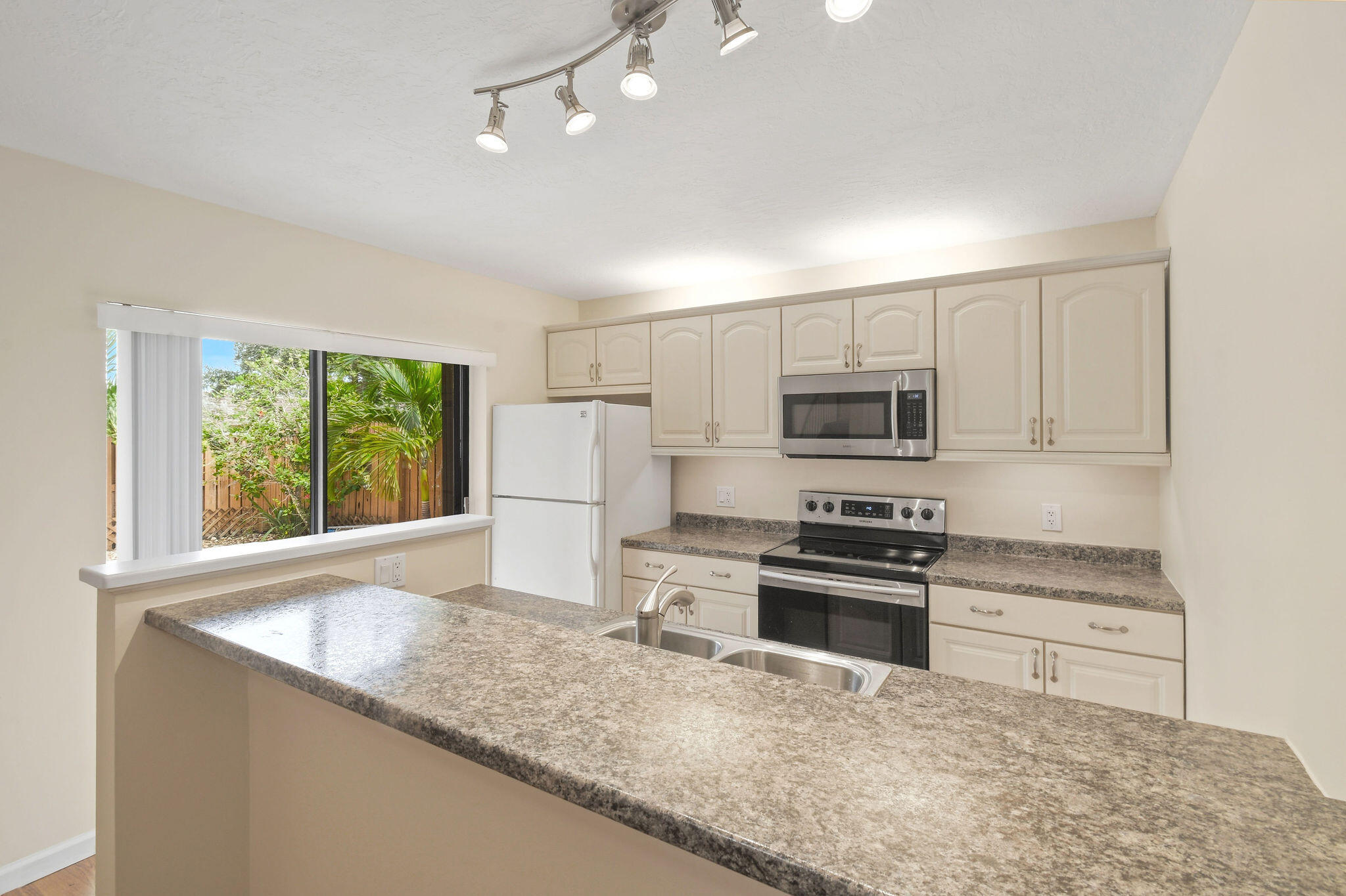 2302 23rd Court Property Photo 15