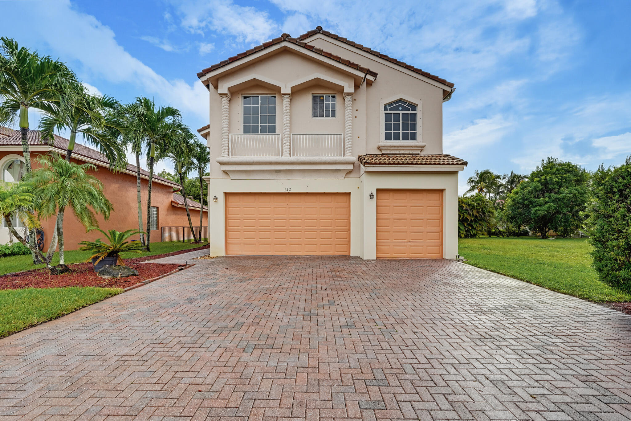122 SARONA Circle Property Photo 1