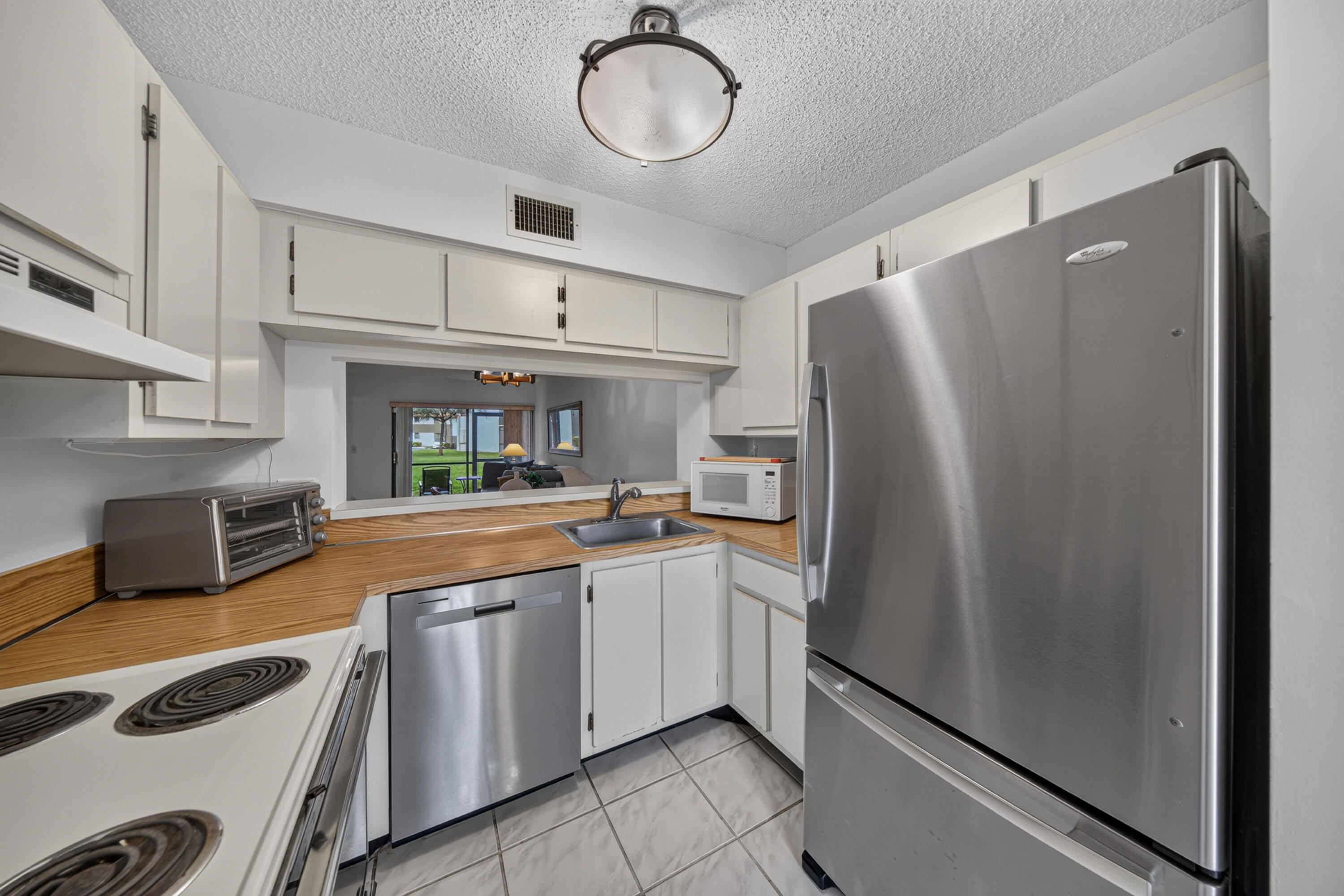5599 Courtyard Drive Property Photo 8