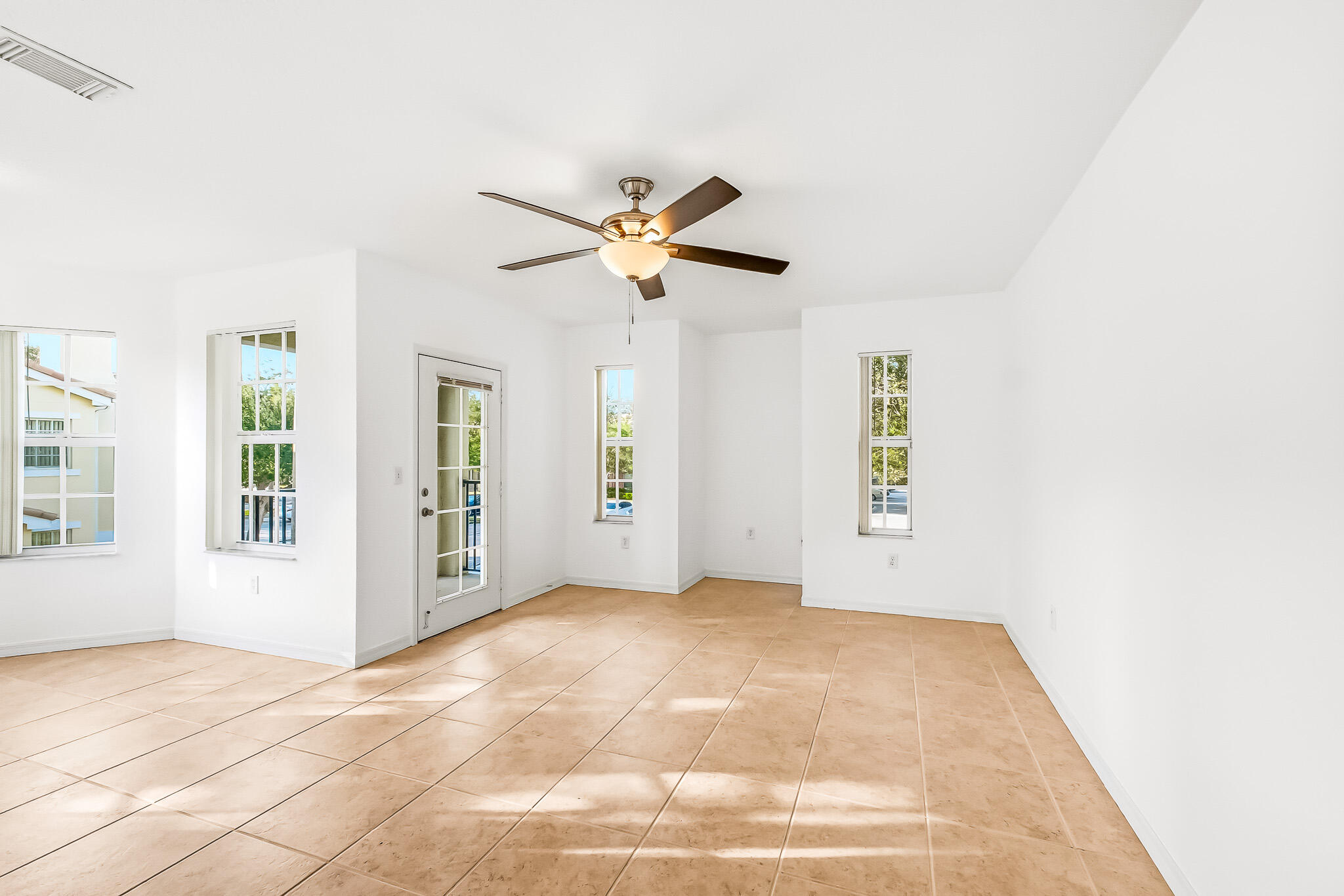 140 Sw Peacock Boulevard 21-202 Property Photo 6
