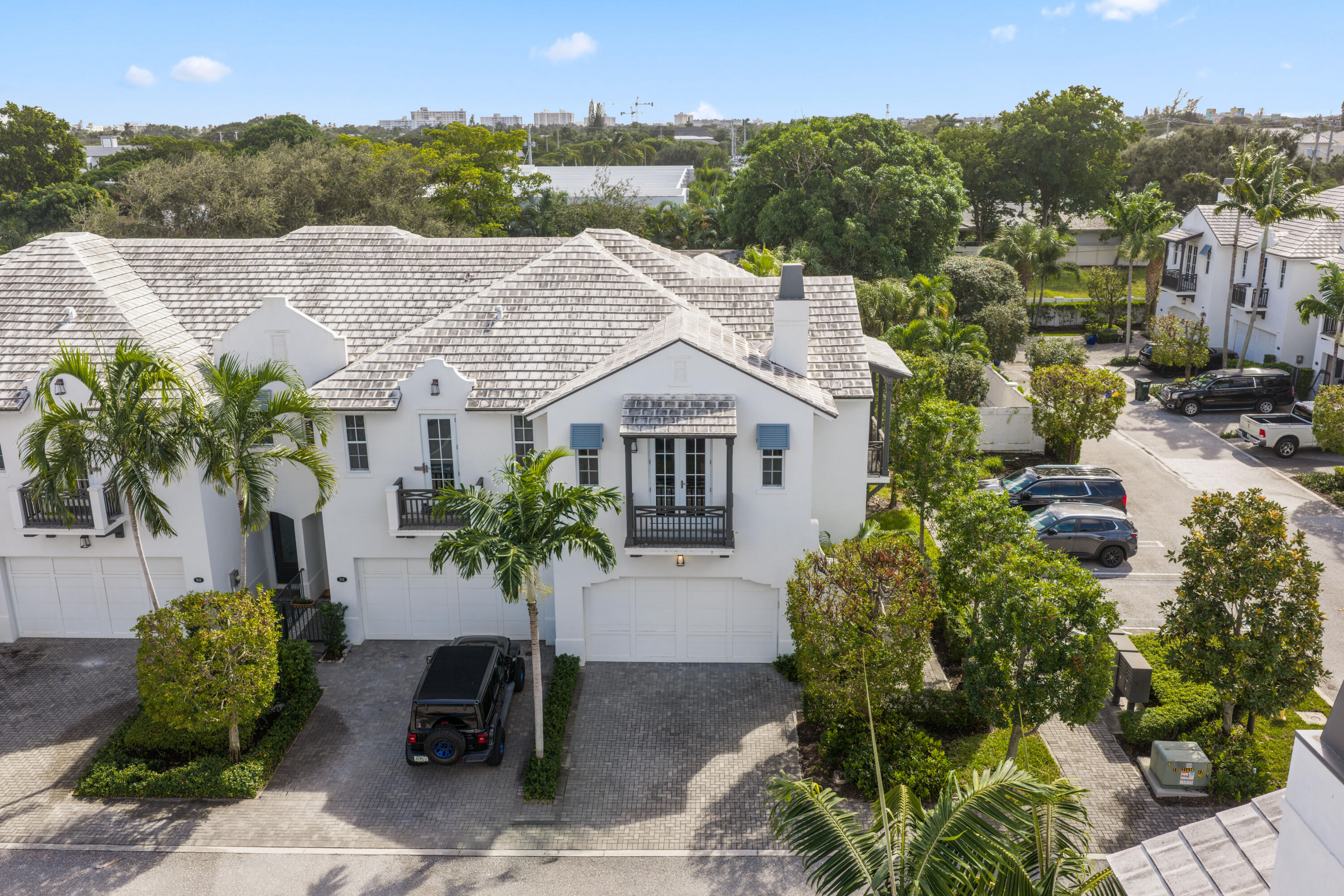 914 St George Boulevard Property Photo 1