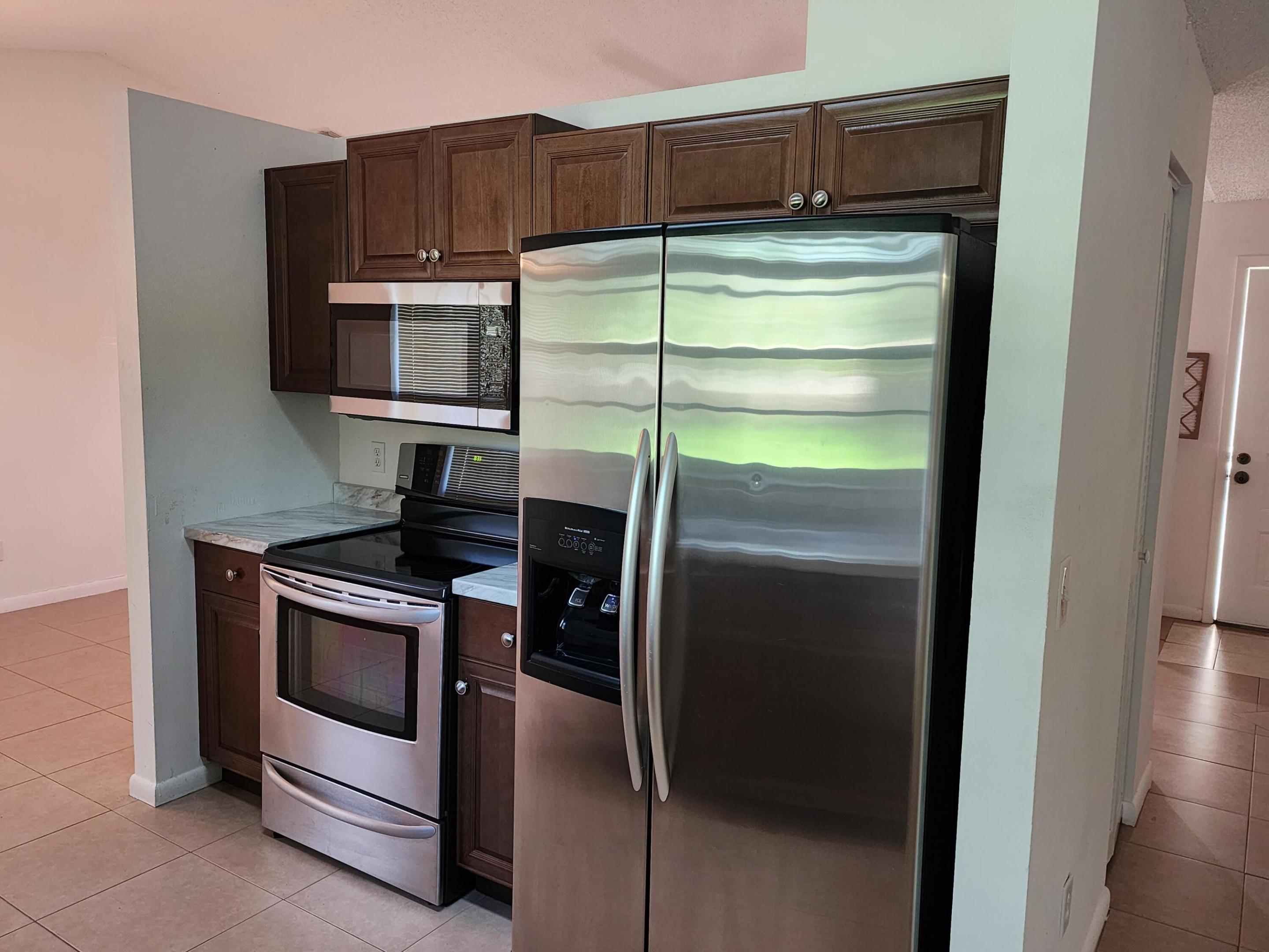 2514 Se Rock Springs Drive Property Photo 4