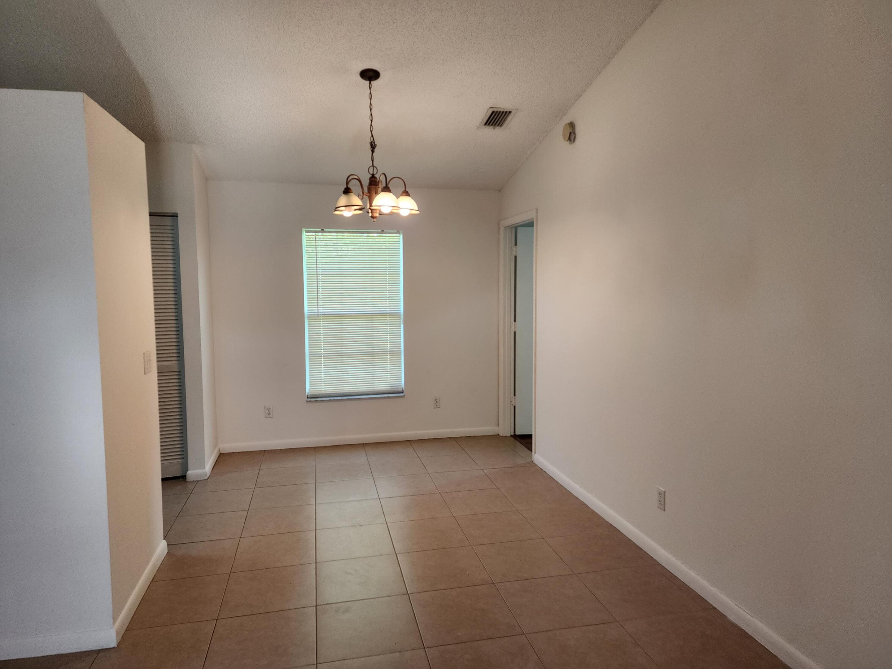 2514 Se Rock Springs Drive Property Photo 6