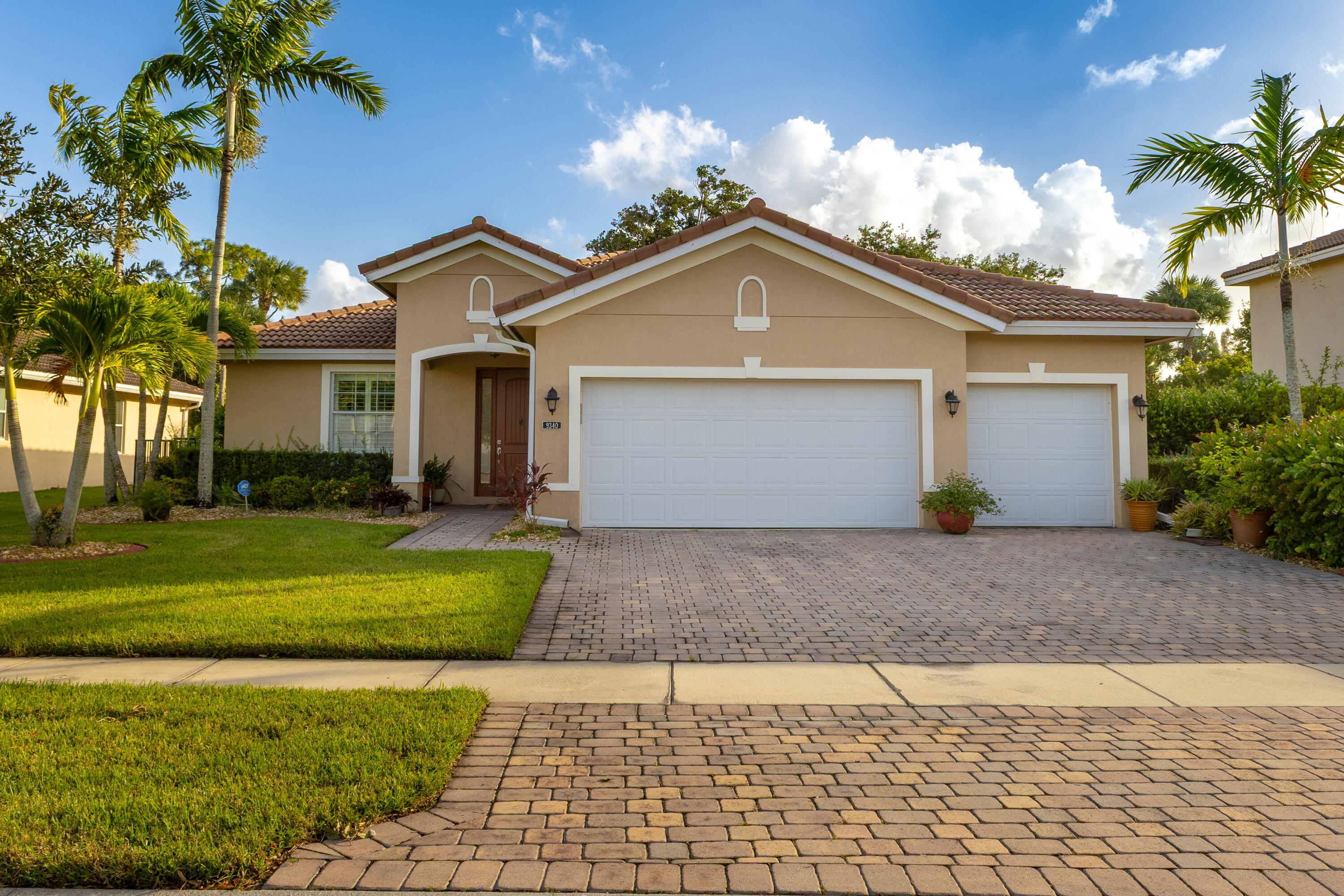 9340 Silent Oak Circle Property Photo 1