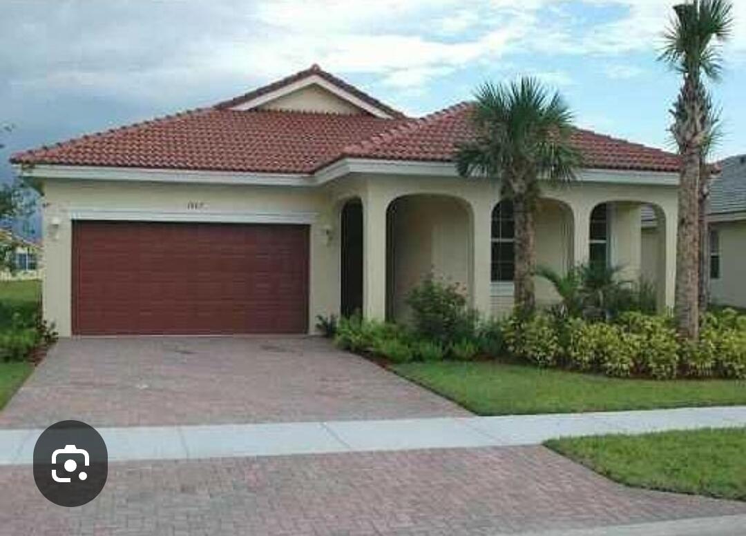 1807 SW JAMESPORT Drive Property Photo 1