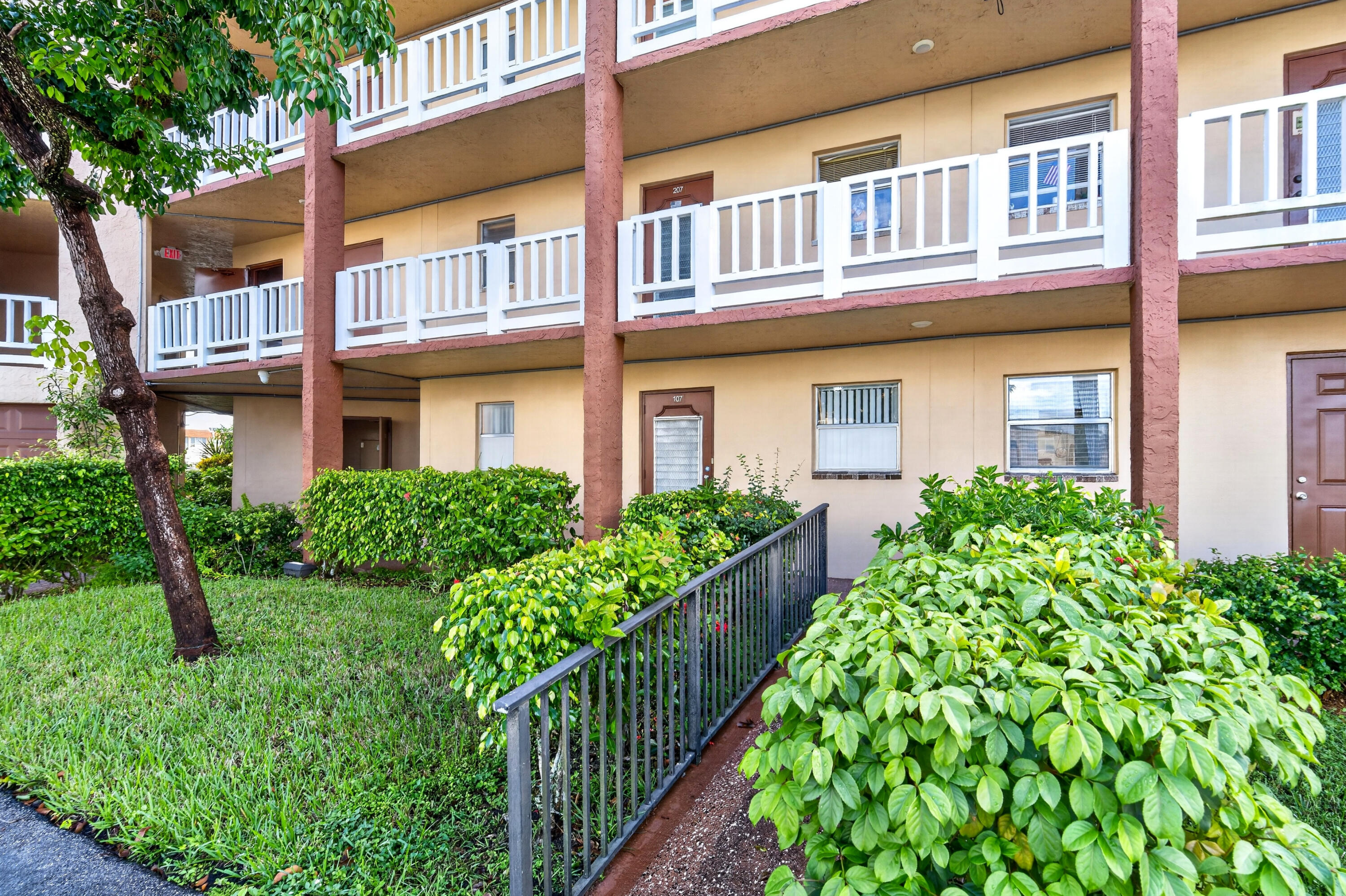9281 Sunrise Lakes Boulevard 107 Property Photo 1