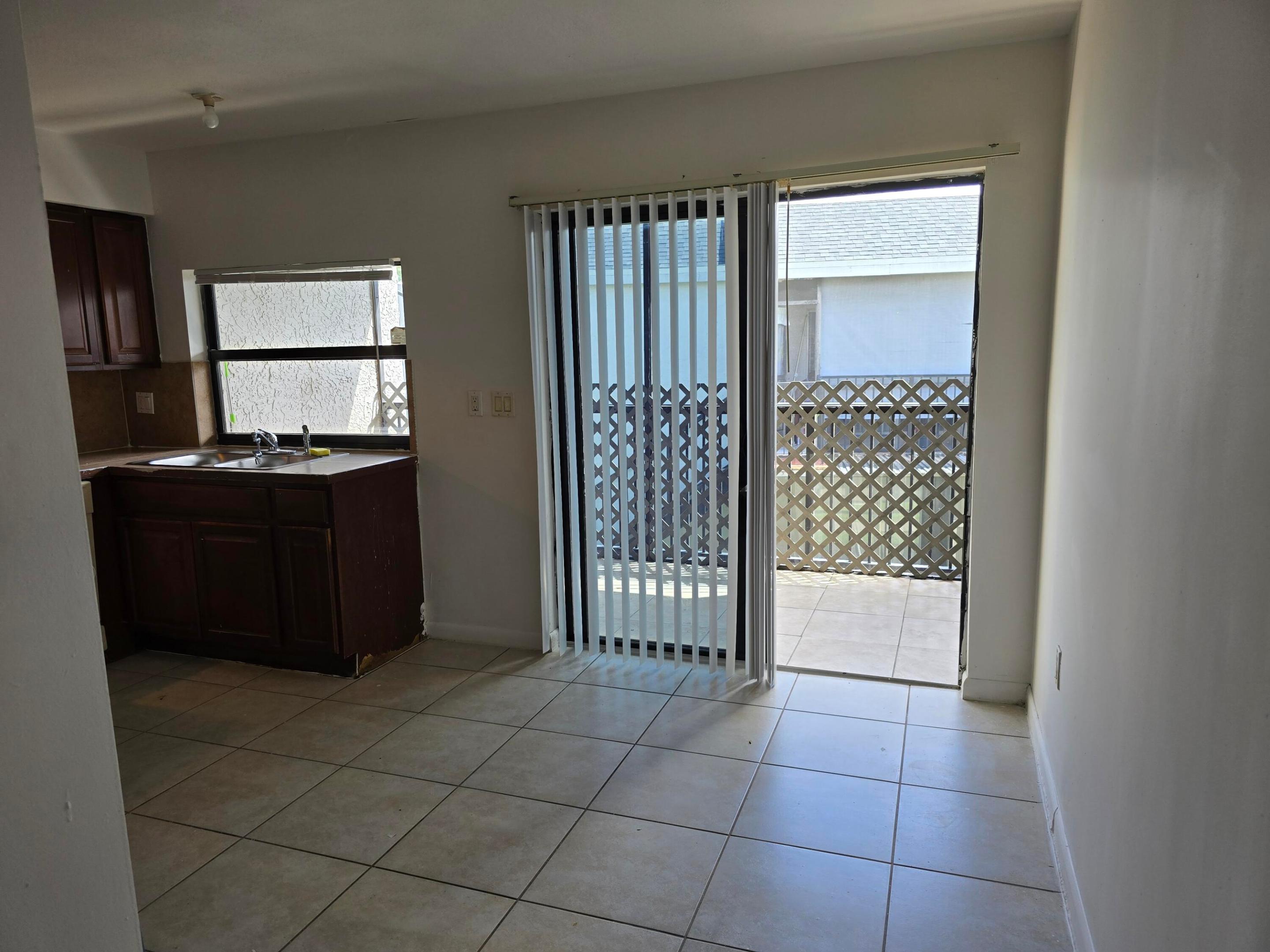 4511 Treehouse Lane E Property Photo 5