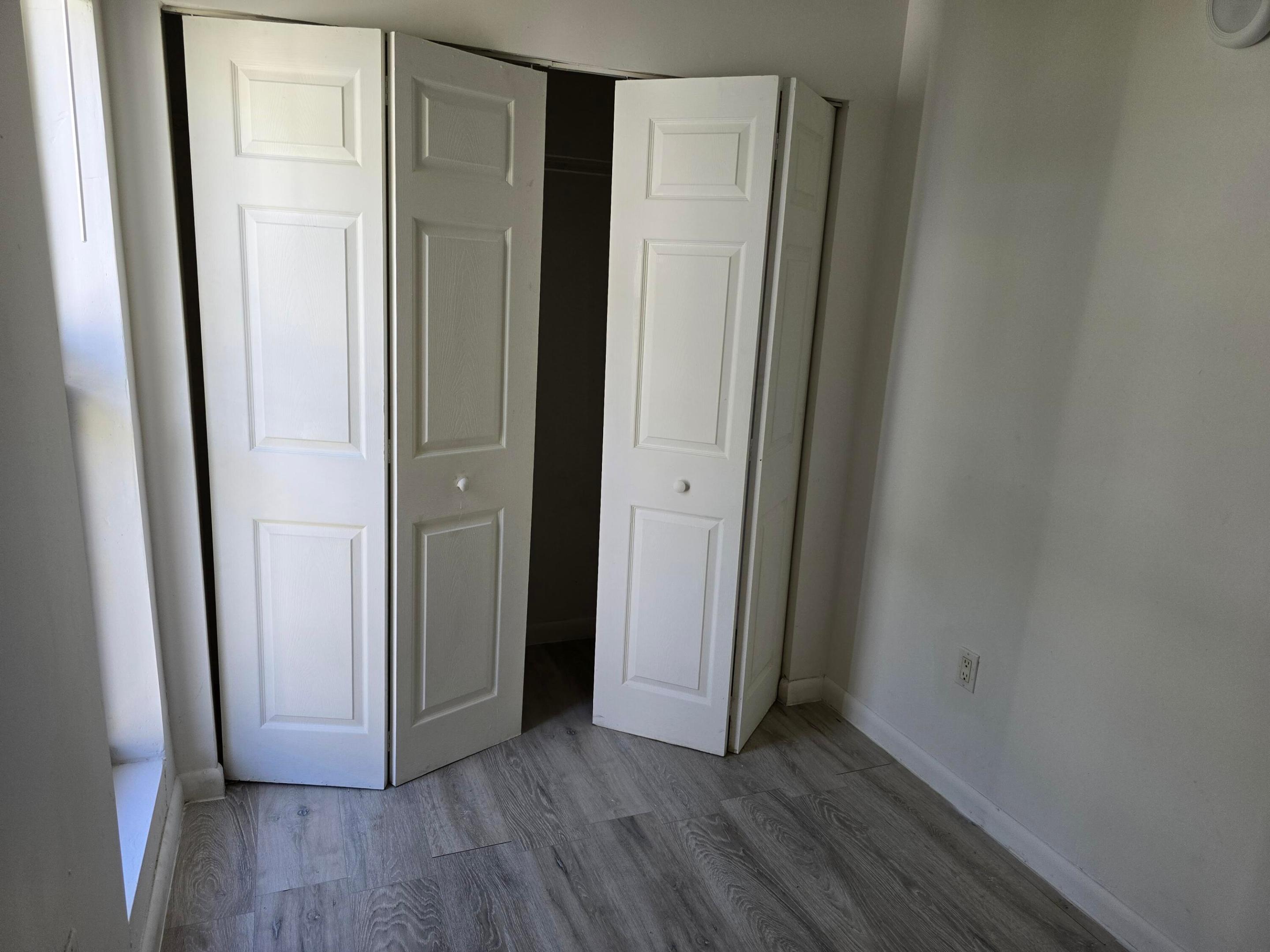 4511 Treehouse Lane E Property Photo 10