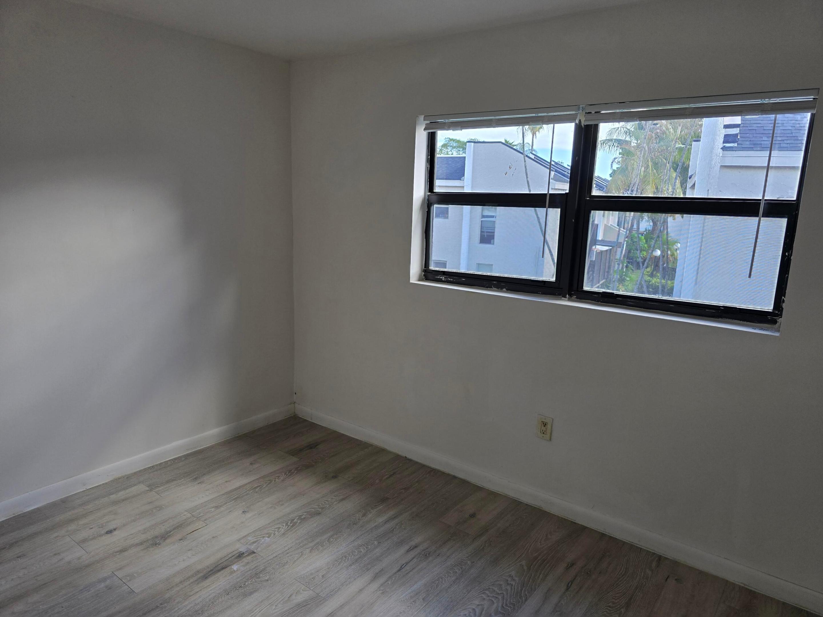 4511 Treehouse Lane E Property Photo 14
