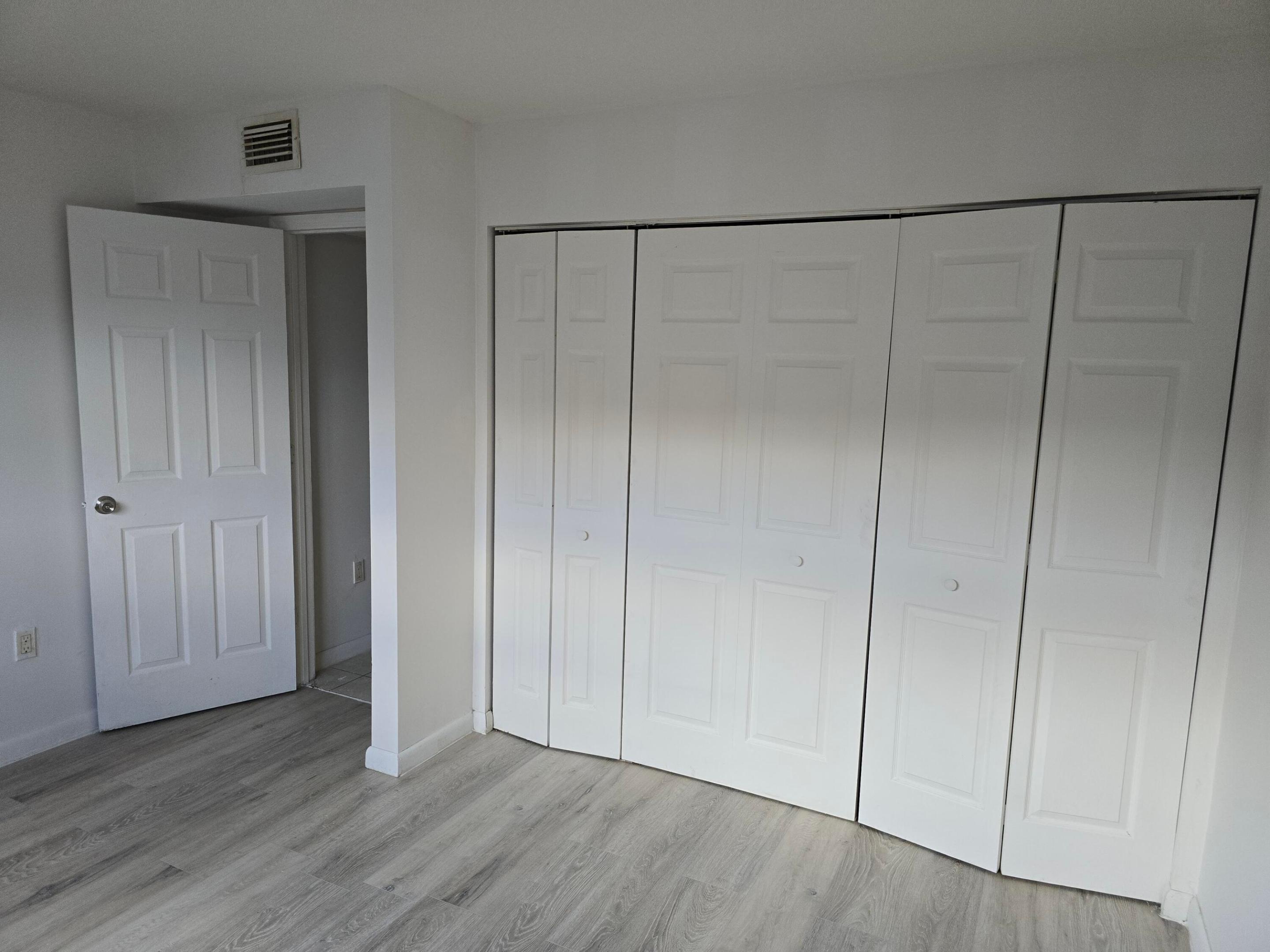 4511 Treehouse Lane E Property Photo 15