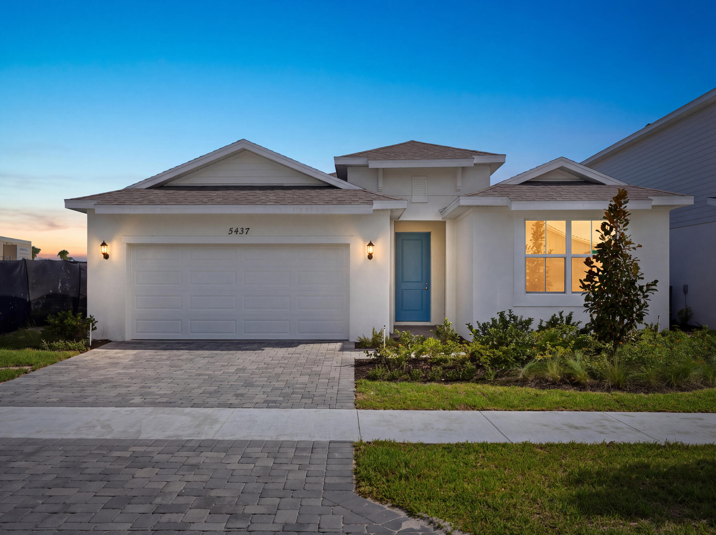 5437 Nw Camberly Court Property Photo 1