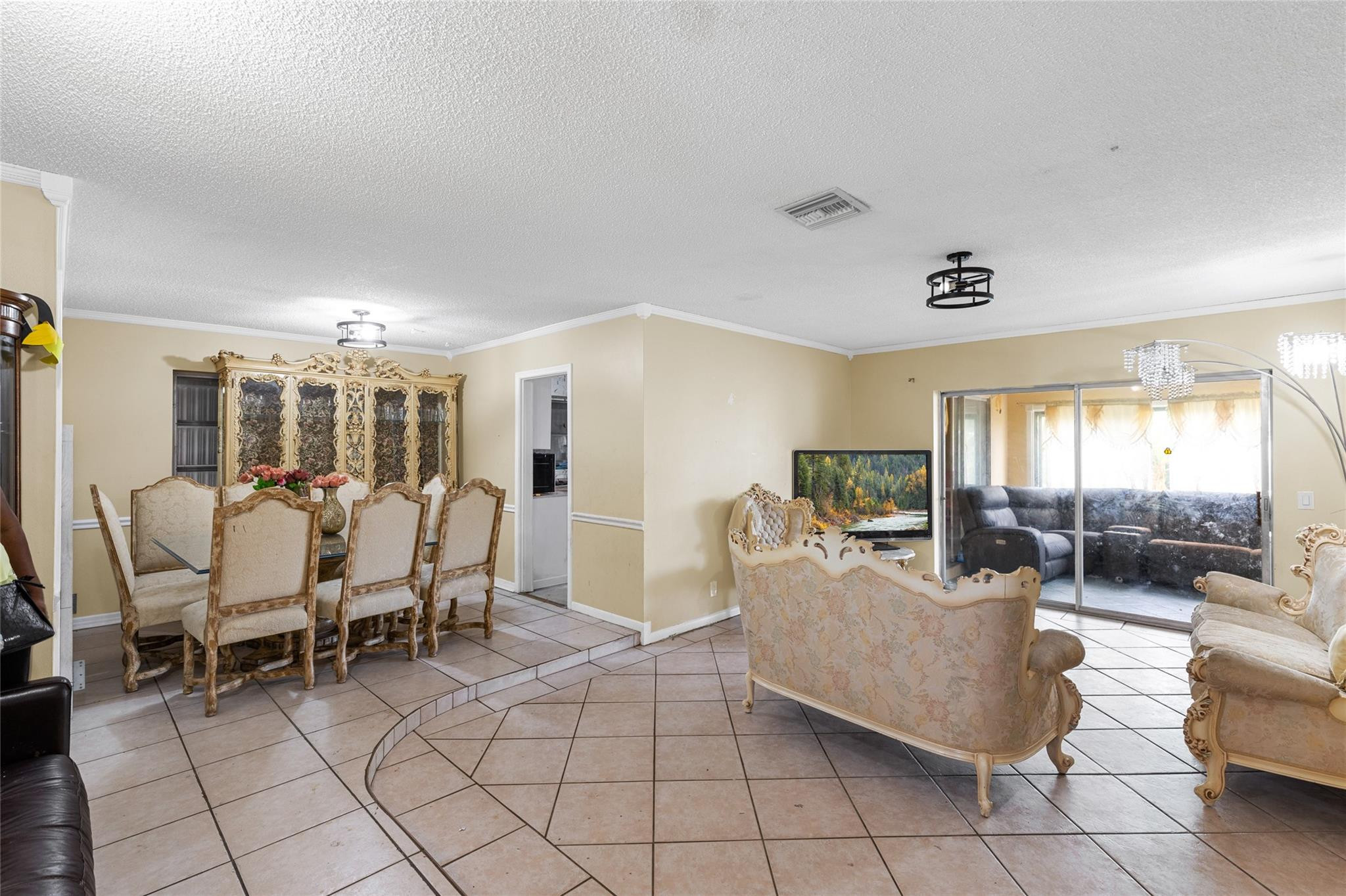 970 Sw 67th Avenue Property Photo 1