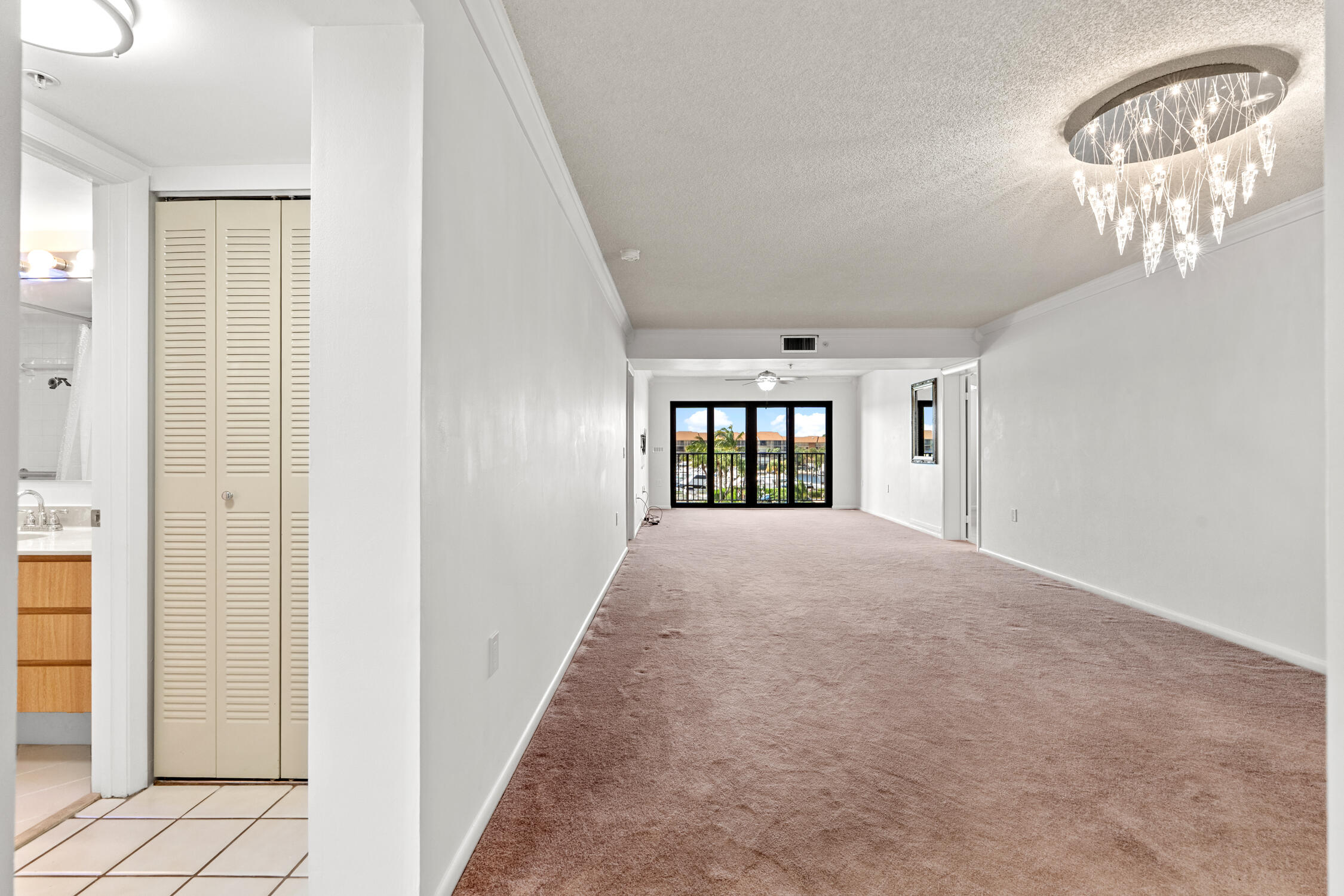 601 SEAFARER Circle 405 Property Photo 1