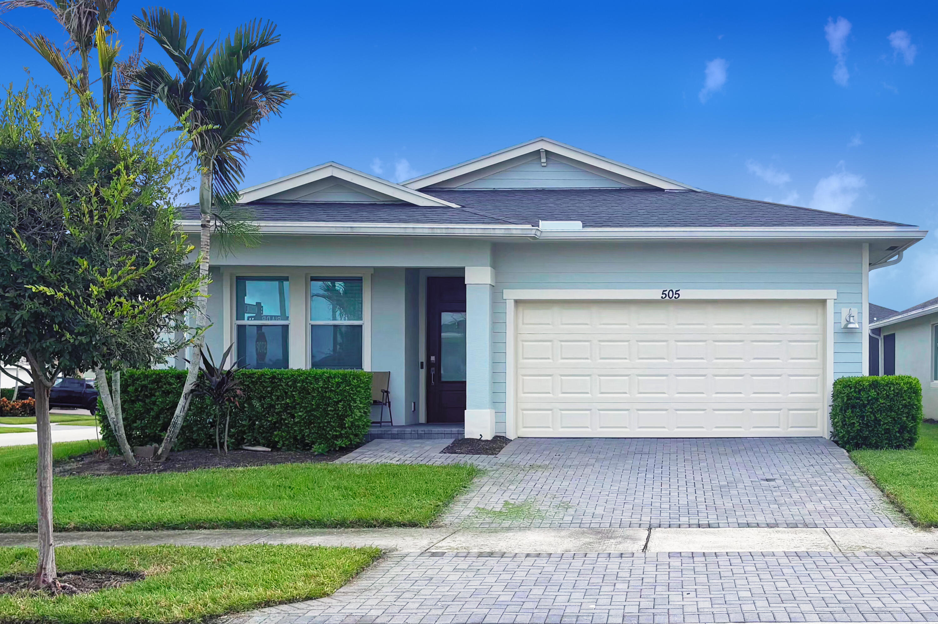 505 SE PLUMERIA Drive Property Photo 1