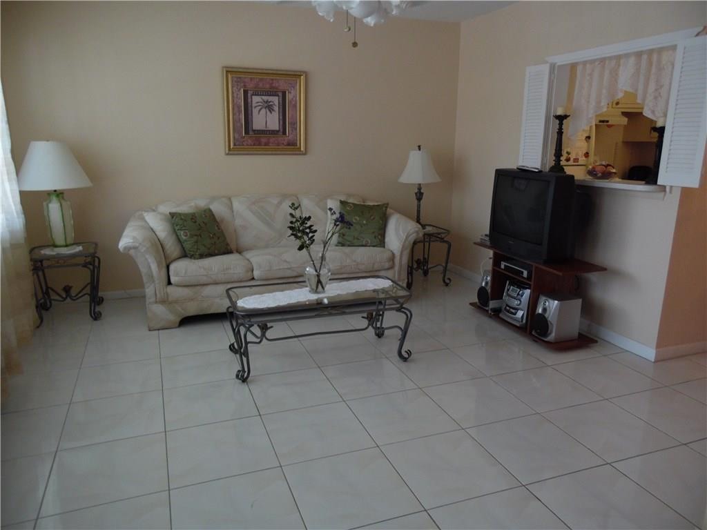 69 Newport D 69, Deerfield Beach, Fl 33442 Property Photo 1