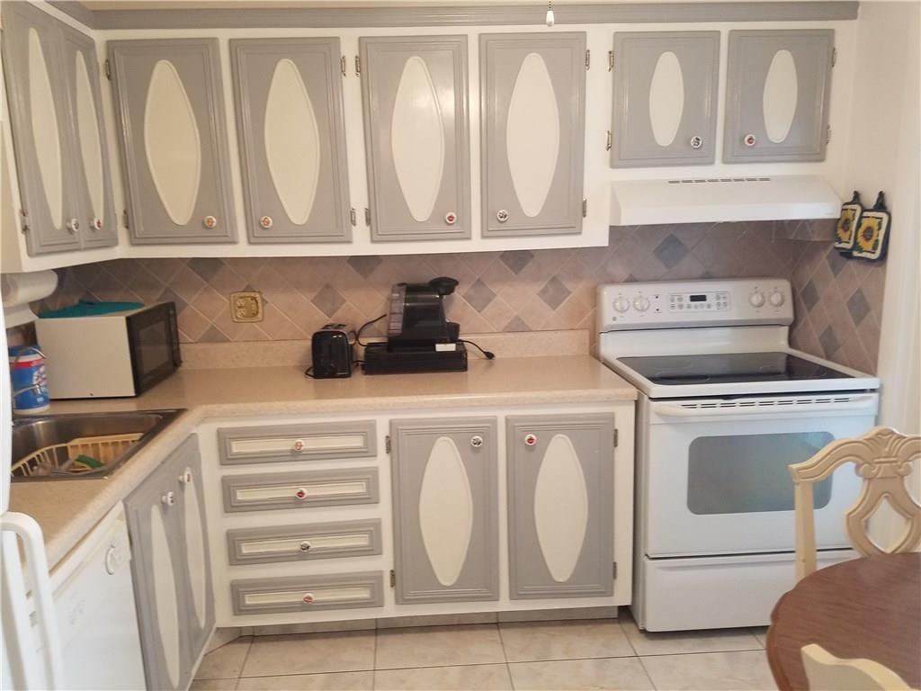 4270 Nw 40th Street 306, Lauderdale Lakes, Fl 33319 Property Photo 1