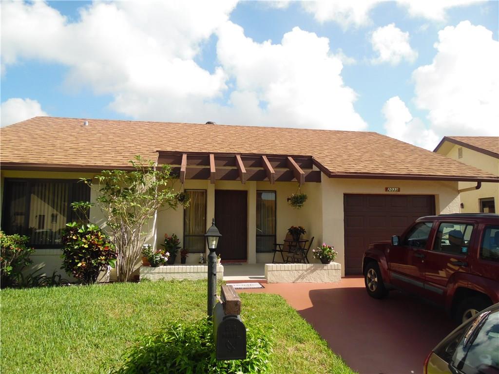 2033 Sw 16th Pl Property Photo 1