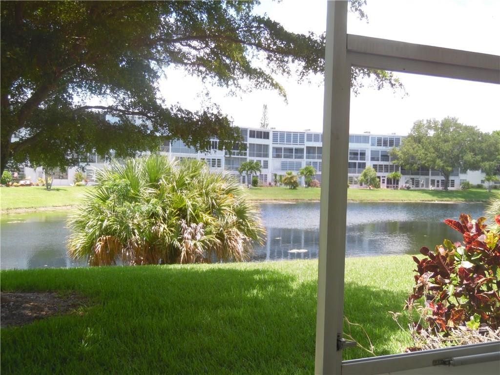 74 Oakridge G 74, Deerfield Beach, Fl 33442 Property Photo 1