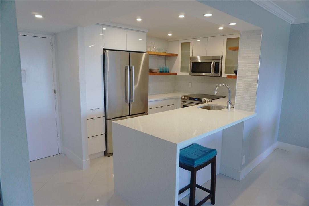 401 Golden Isles Dr, 1006, Hallandale Beach, Fl 33009 Property Photo 1