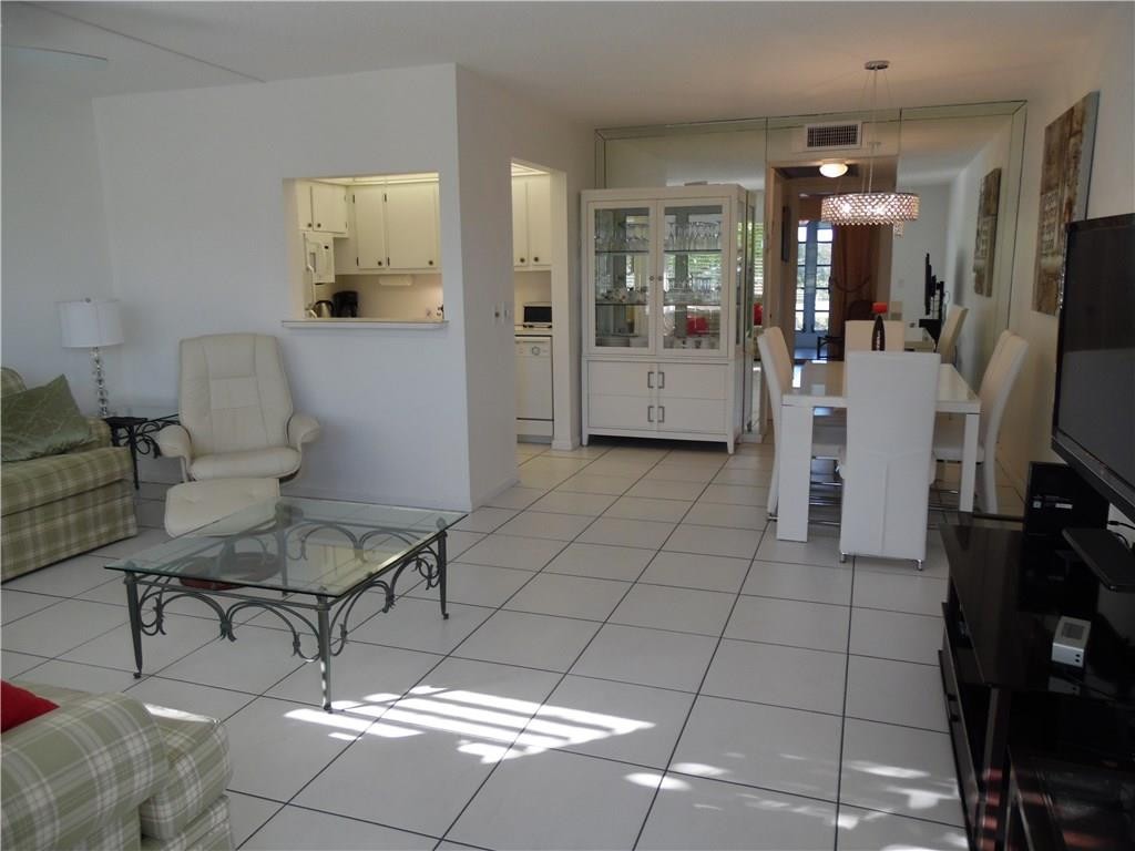 3135 Cambridge F 3135, Deerfield Beach, Fl 33442 Property Photo 1