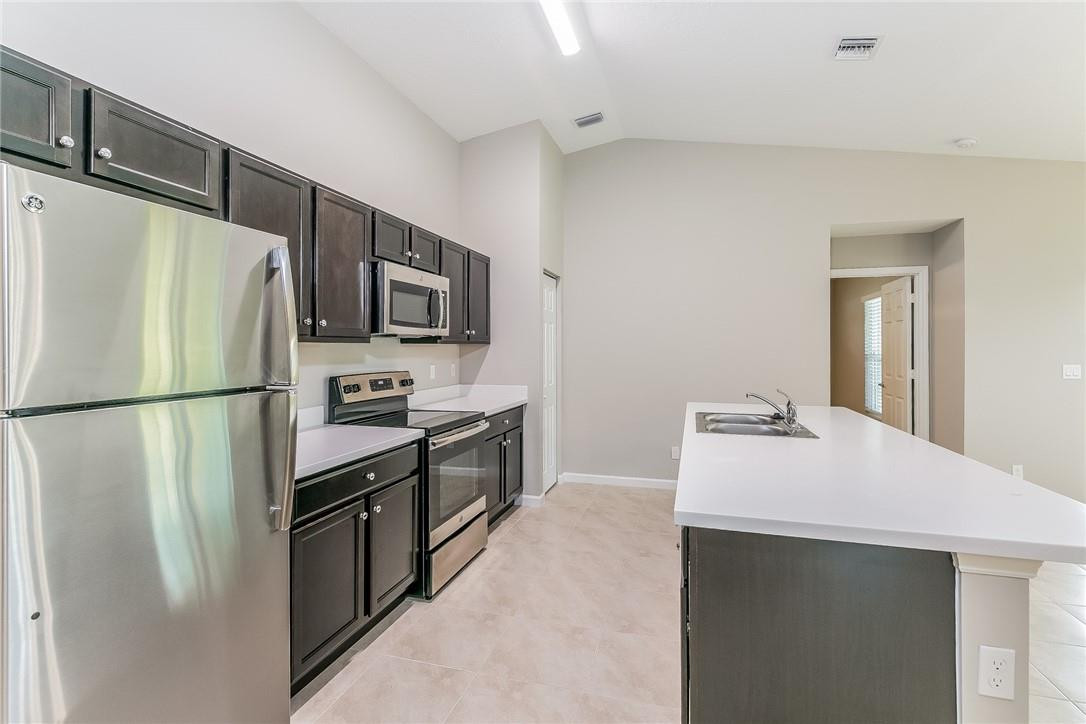 F10191796 Property Photo 3